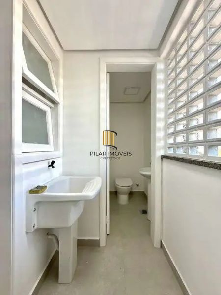 Apartamento 2 dormitórios, sacada com churrasqueira no Cristo Redentor