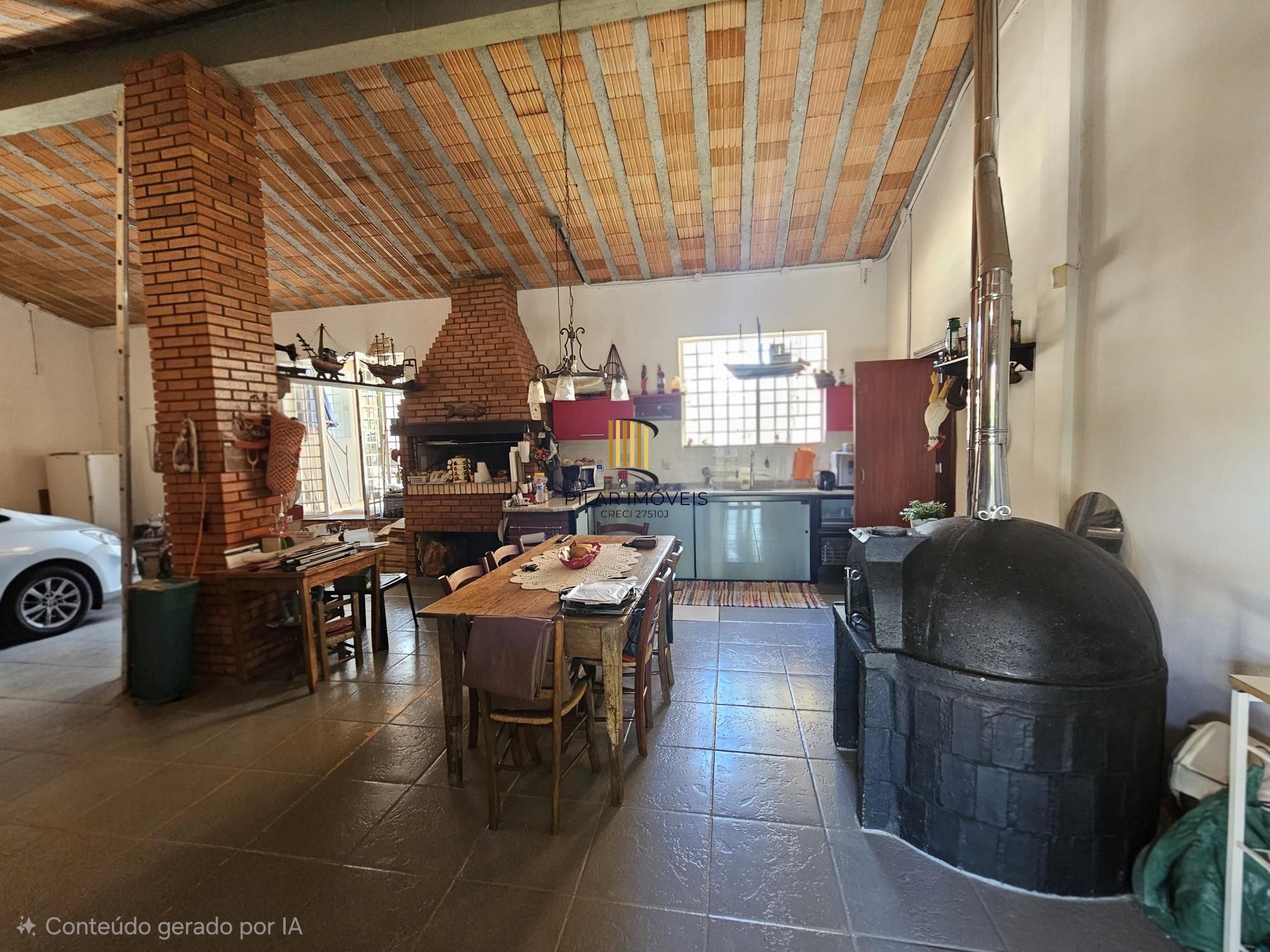 LINDA CASA NO BAIRRO GUARUJÁ - TERRENO COM 22 METROS DE FRENTE