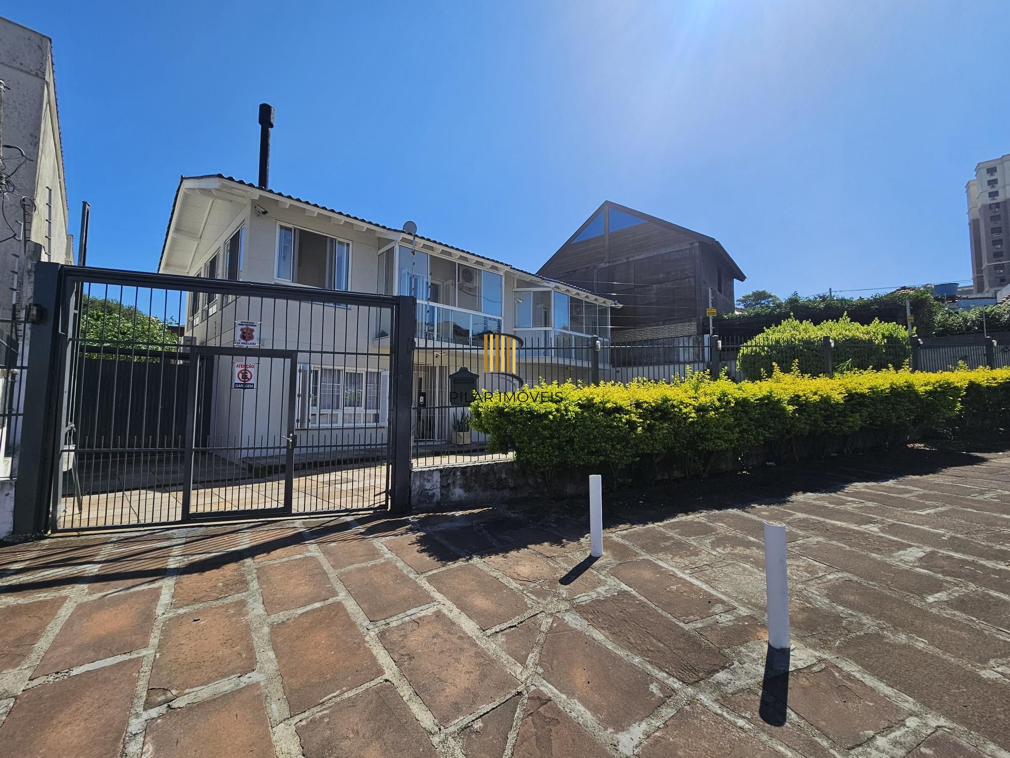 SOBRADO COM 3 SUÍTES + DORMITÓRIOS NO TÉRRREO | PISCINA | E MUITO MAIS