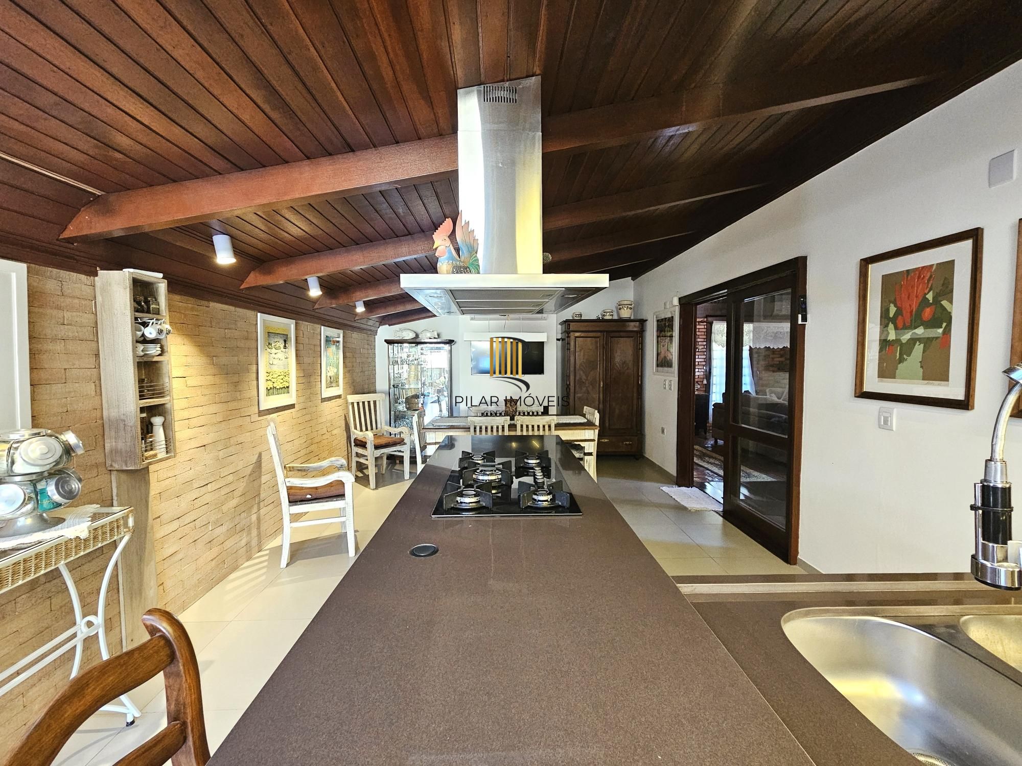 LINDA CASA NO BAIRRO GUARUJÁ - TERRENO COM 22 METROS DE FRENTE