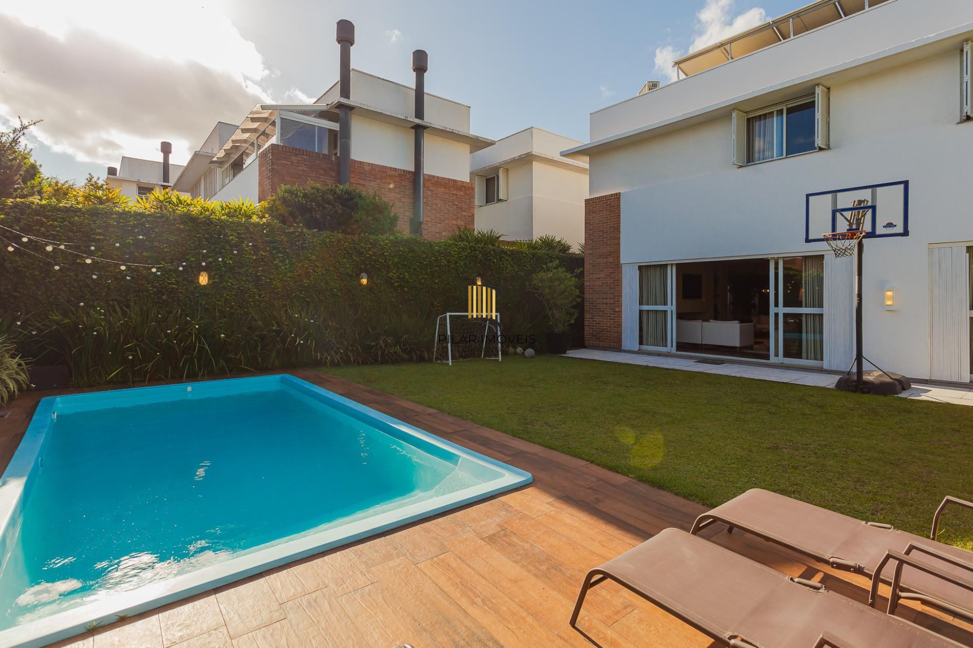 CONDOMINIO ATMOSFERA - CASA MOBILIADA DE 4 SUÍTES COM 4 VAGAS