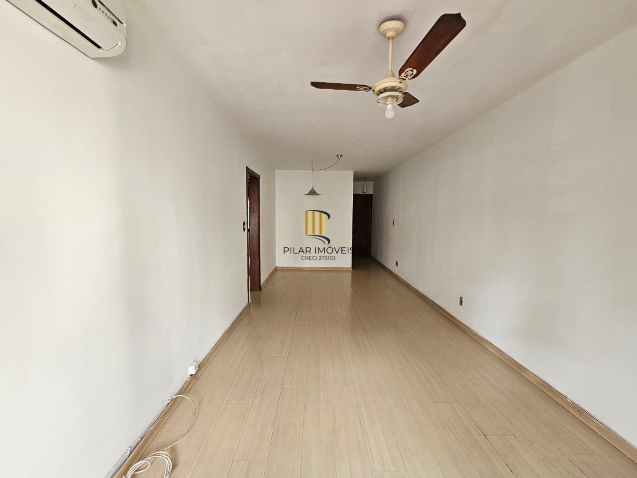 Apartamento 2 dormitórios com sacada e churrasqueira no Bom Fim