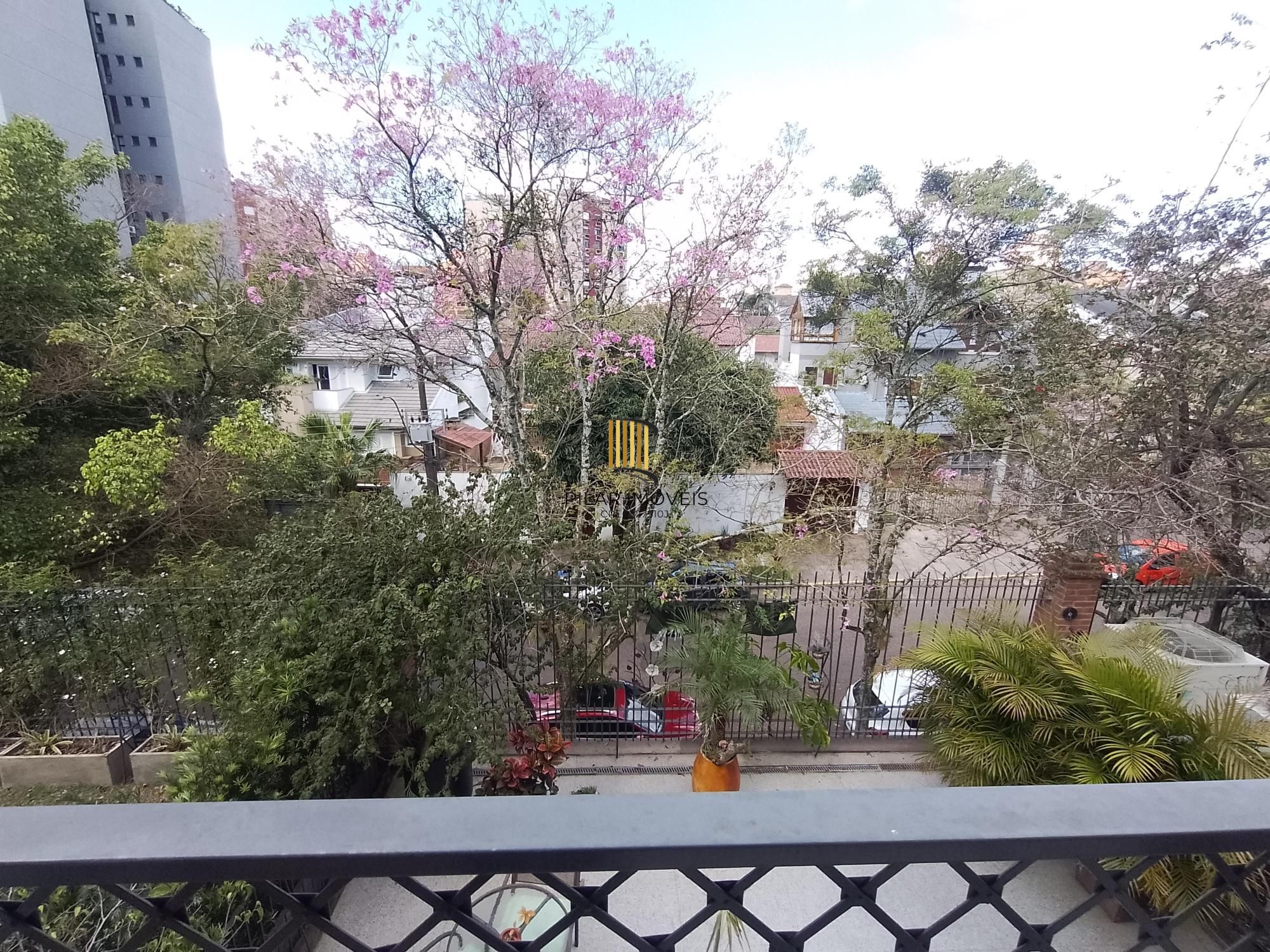 Casa 3 dormitórios em condomínio de luxo próximo ao Shopping Iguatemi