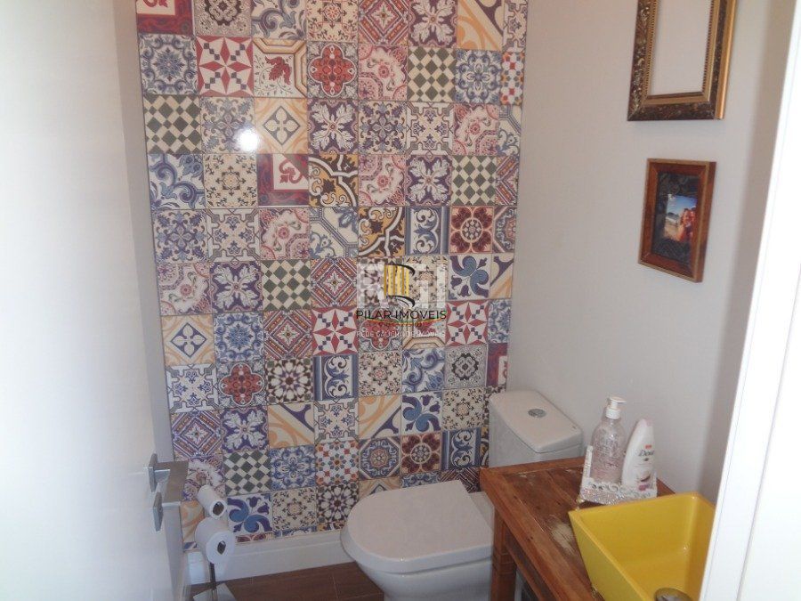Cobertura para Venda - 267m², 3 dormitórios, sendo 1 suites, 2 vagas - Menino Deus
