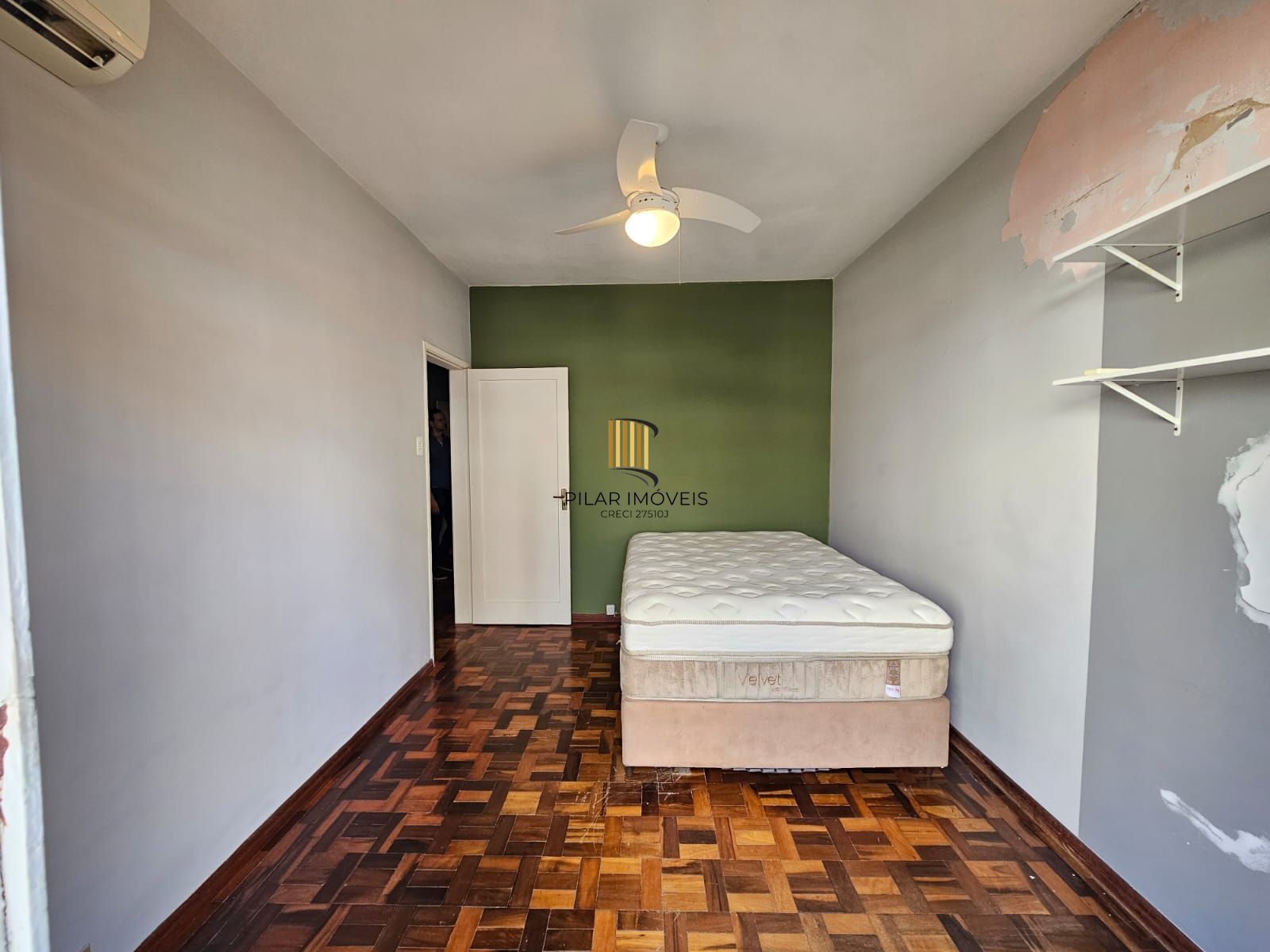 Apartamento 2 dormitórios com sacada a poucos metros da Redenção