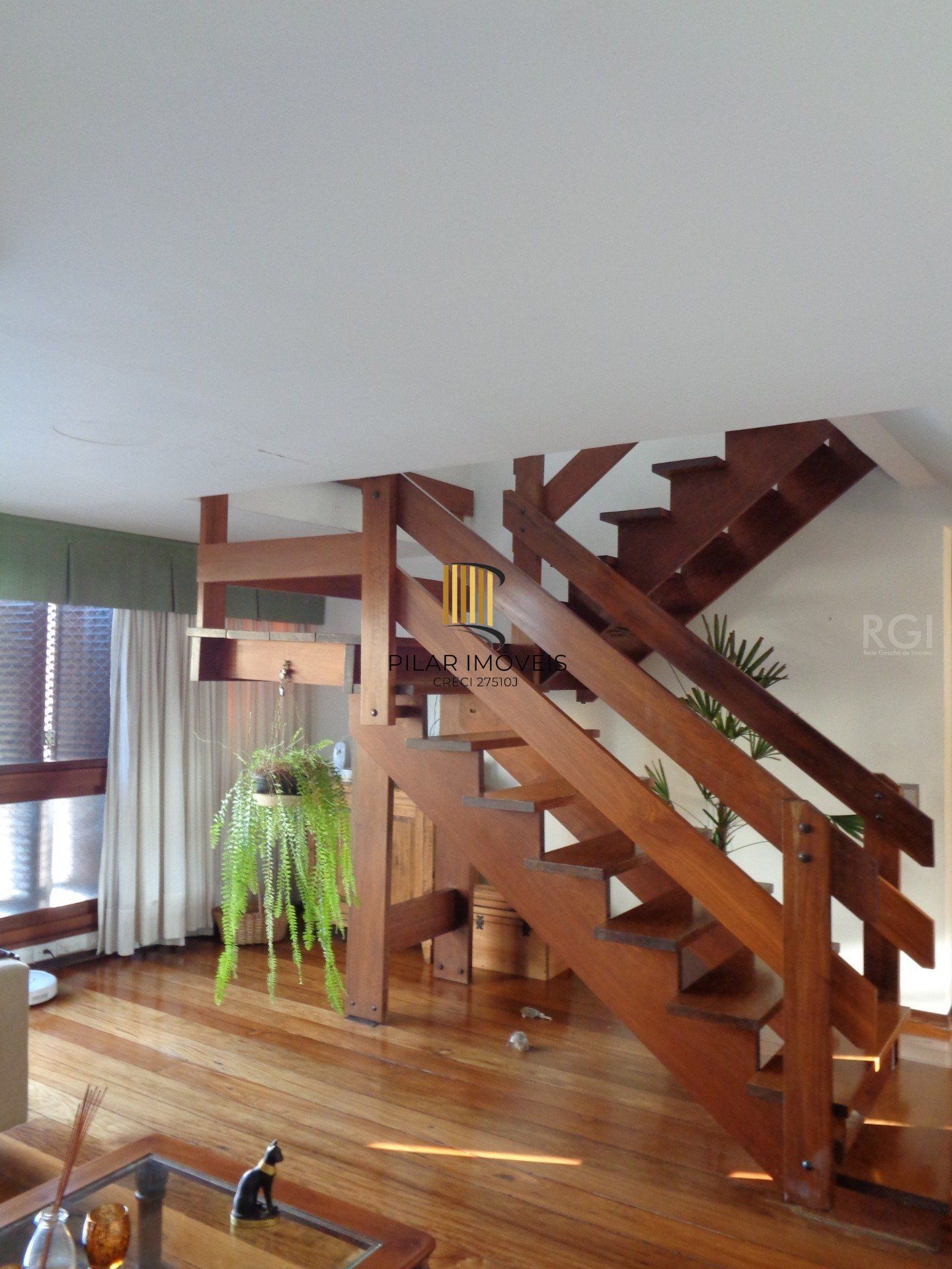 Cobertura para Venda - 263.75m², 3 dormitórios, sendo 1 suites, 2 vagas - Petrópolis