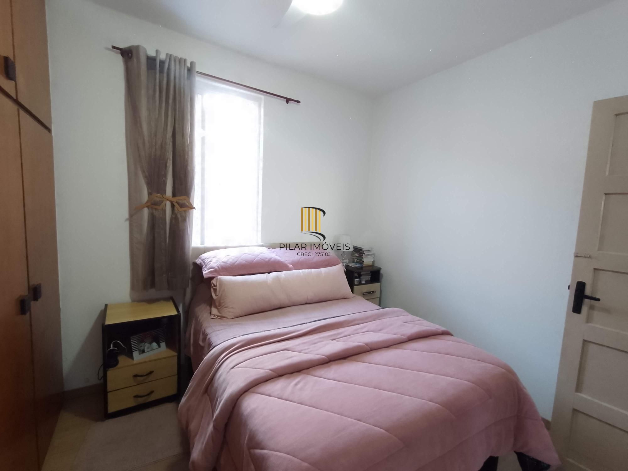 Apartamento 2 dormitórios reformado no Passo D'Areia