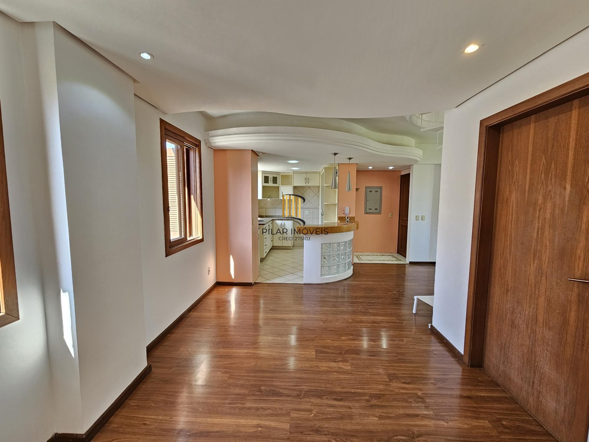 Cobertura 3 dormitórios com vaga no Petrópolis