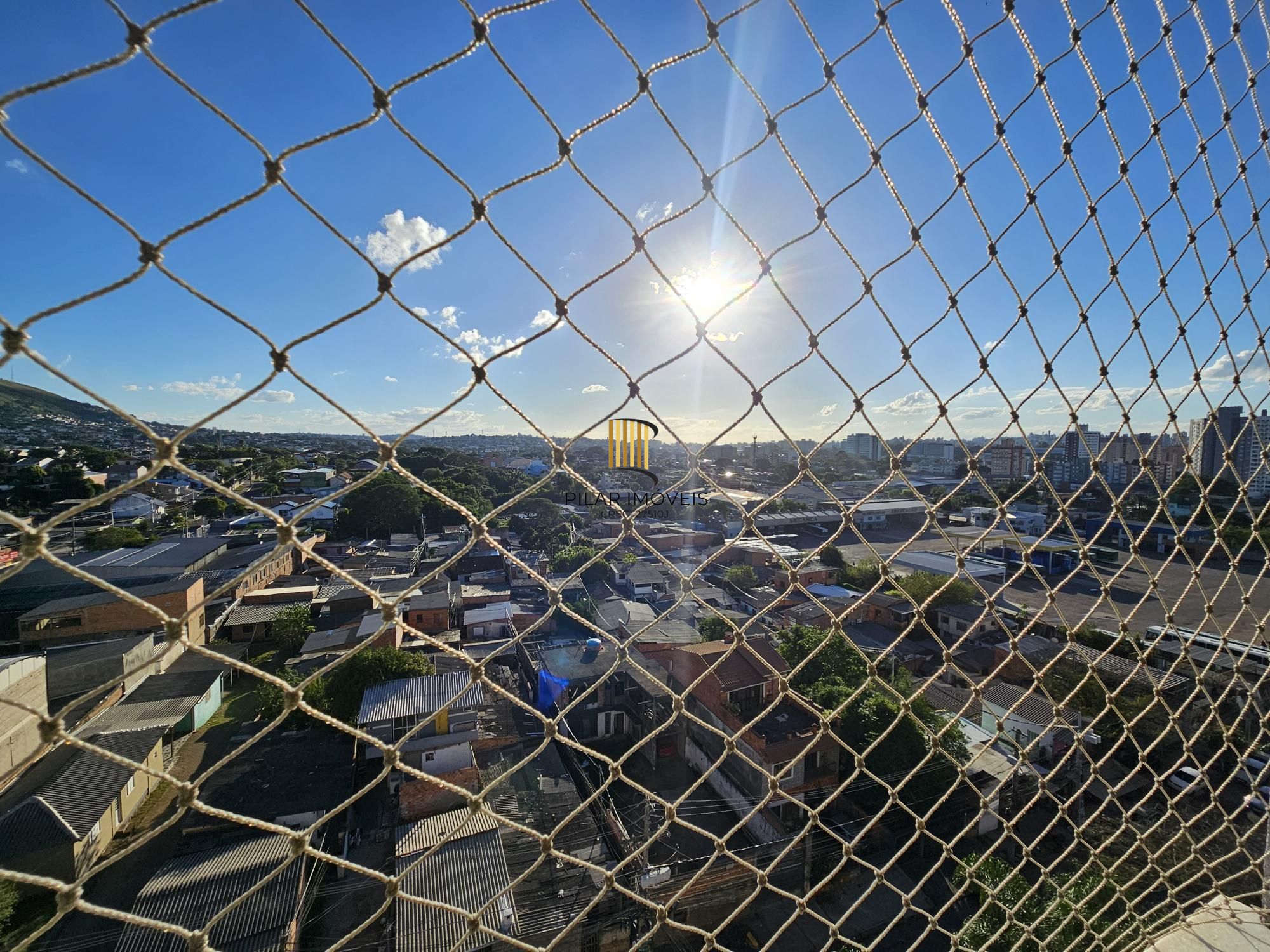 Apartamento 2 dormitórios com vaga e elevador perto da PUC