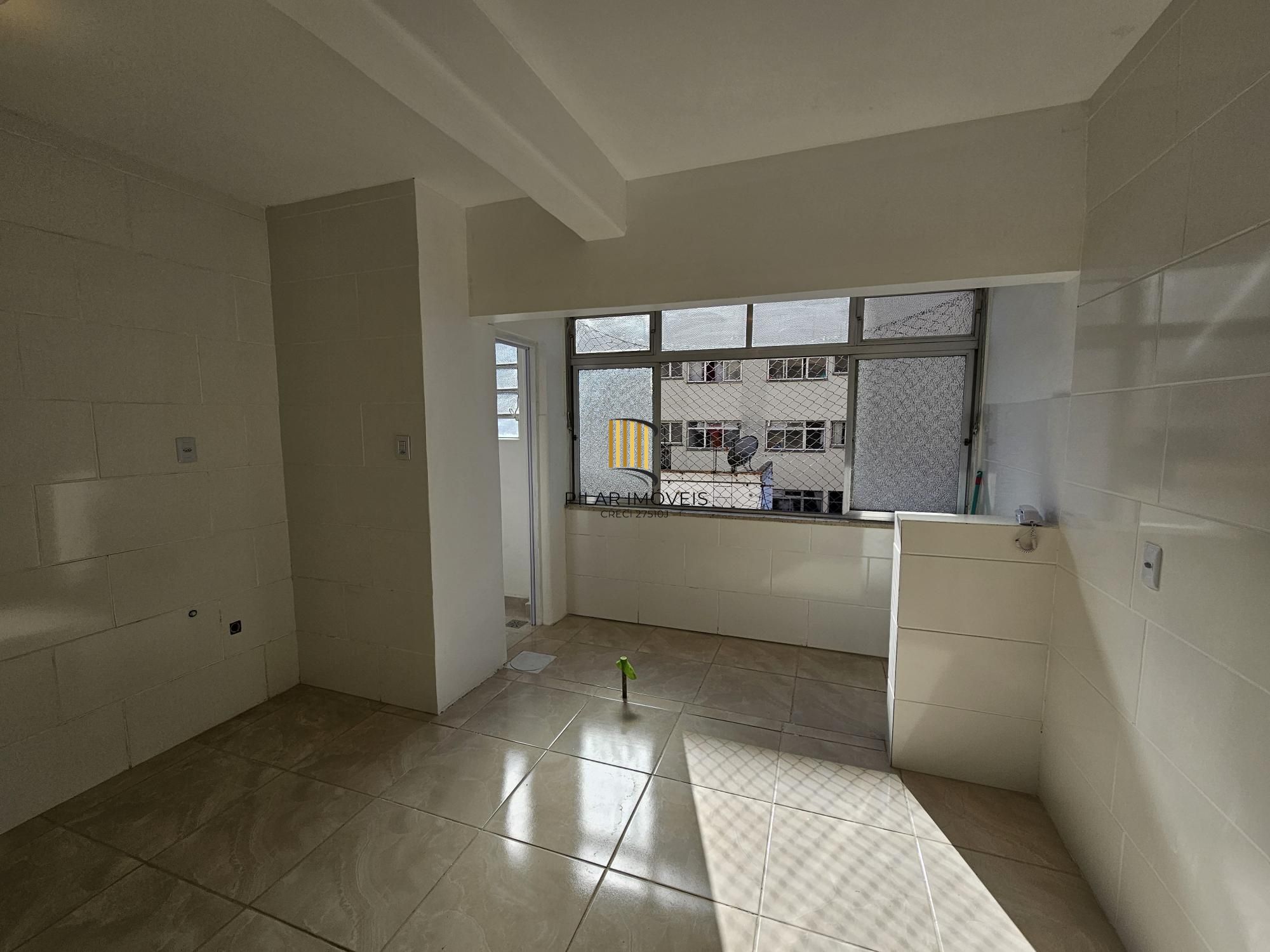 Apartamento 2 dormitórios com elevador na Cristóvão