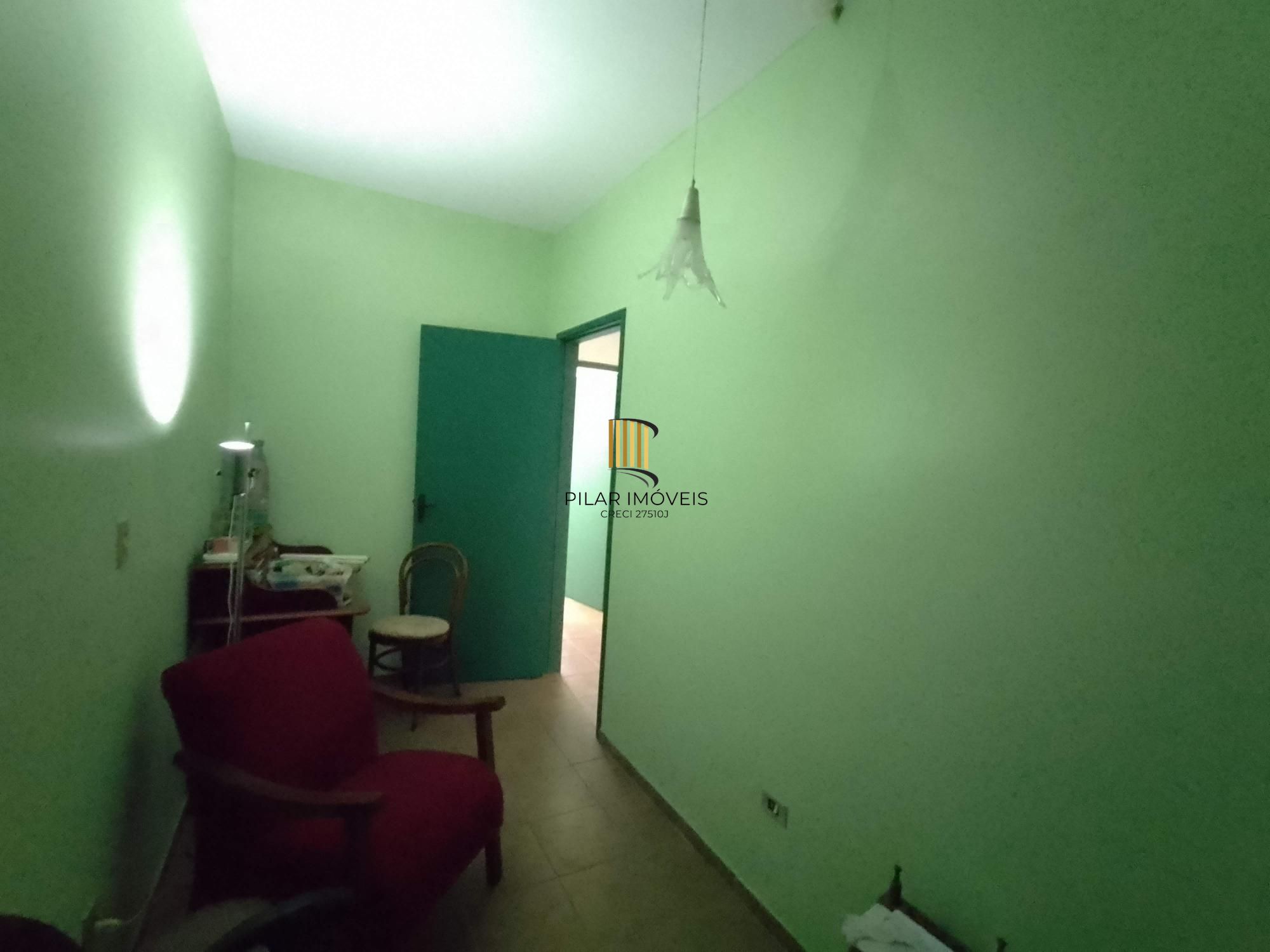 Sala comercial com elevador e vaga no Petrópolis