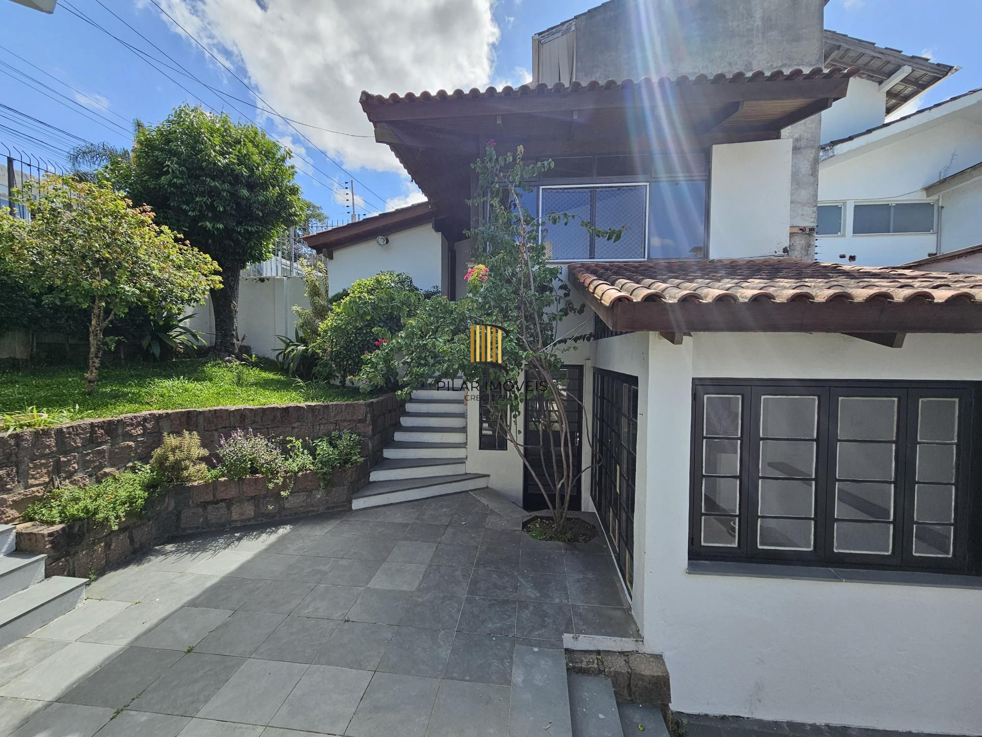 CASA EXCLUSIVA NO BAIRRO TRÊS FIGUEIRAS