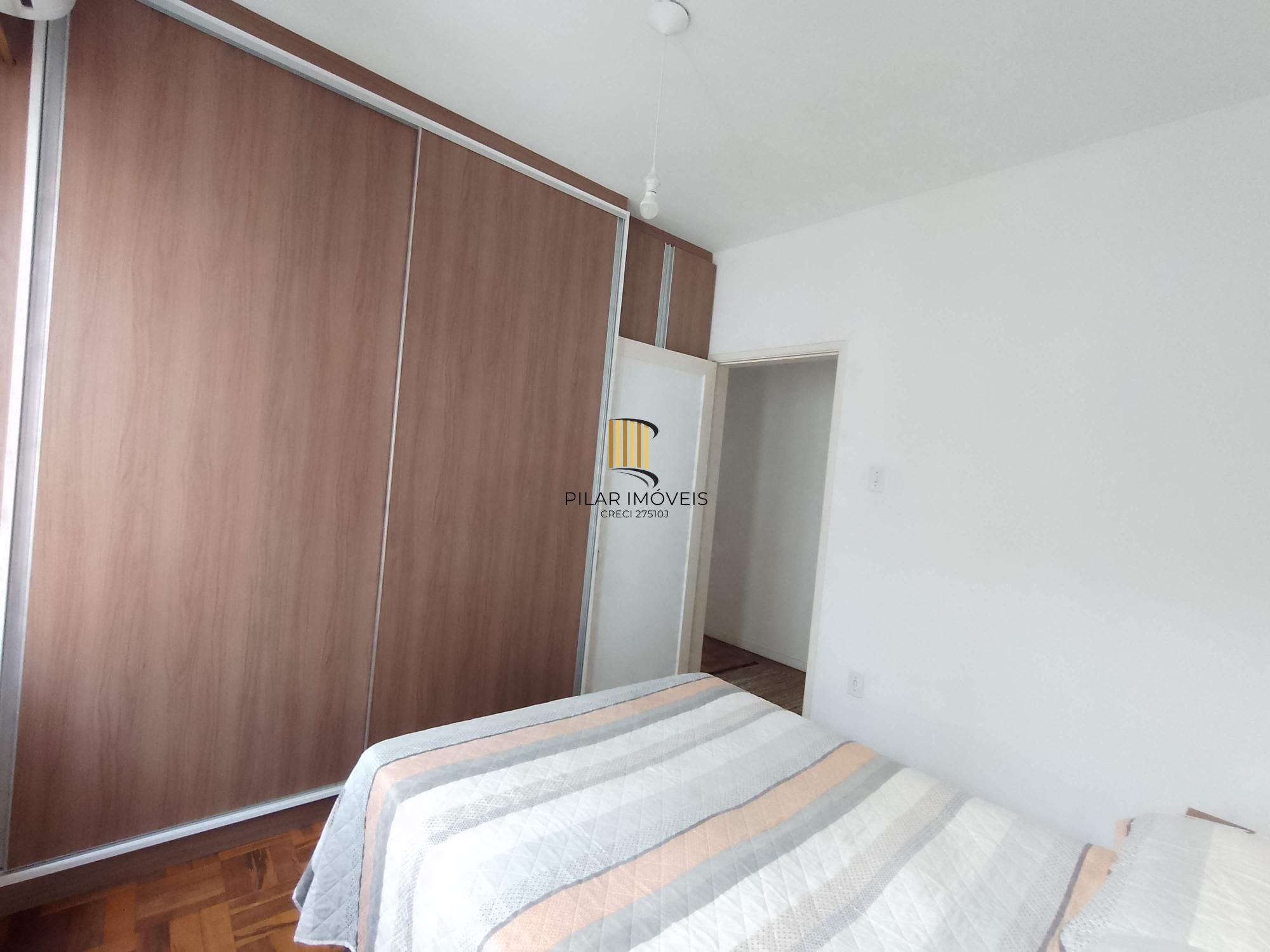 Apartamento 2 dormitórios com vaga e sacada perto da Redenção