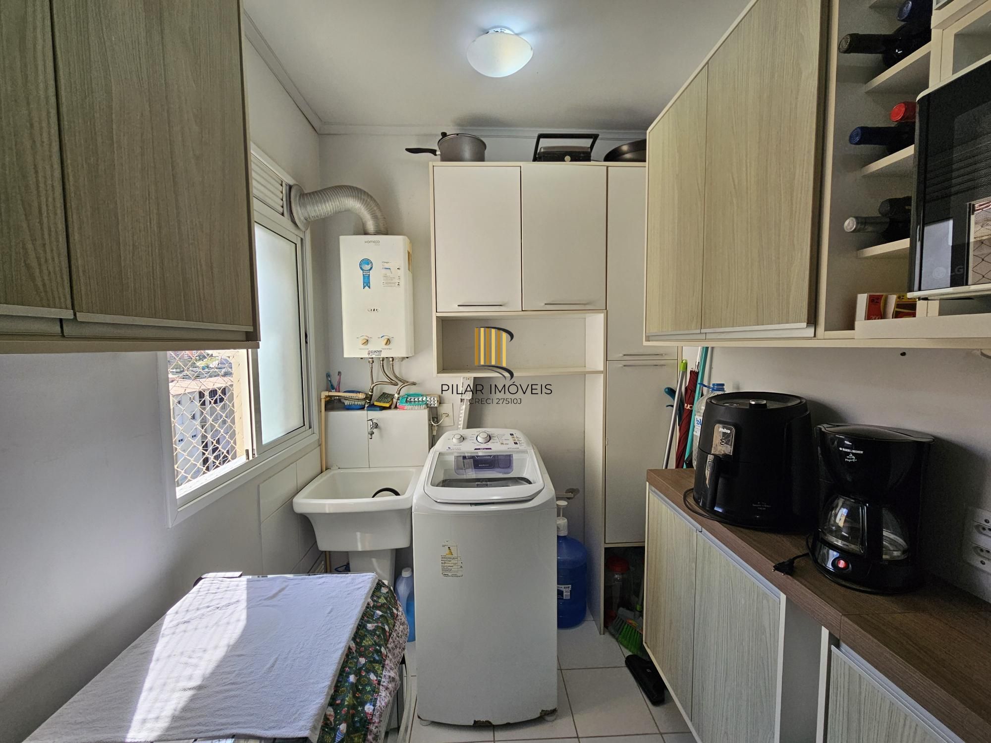 Apartamento 2 dormitórios mobiliado com vaga e elevador no Alto Petrópolis