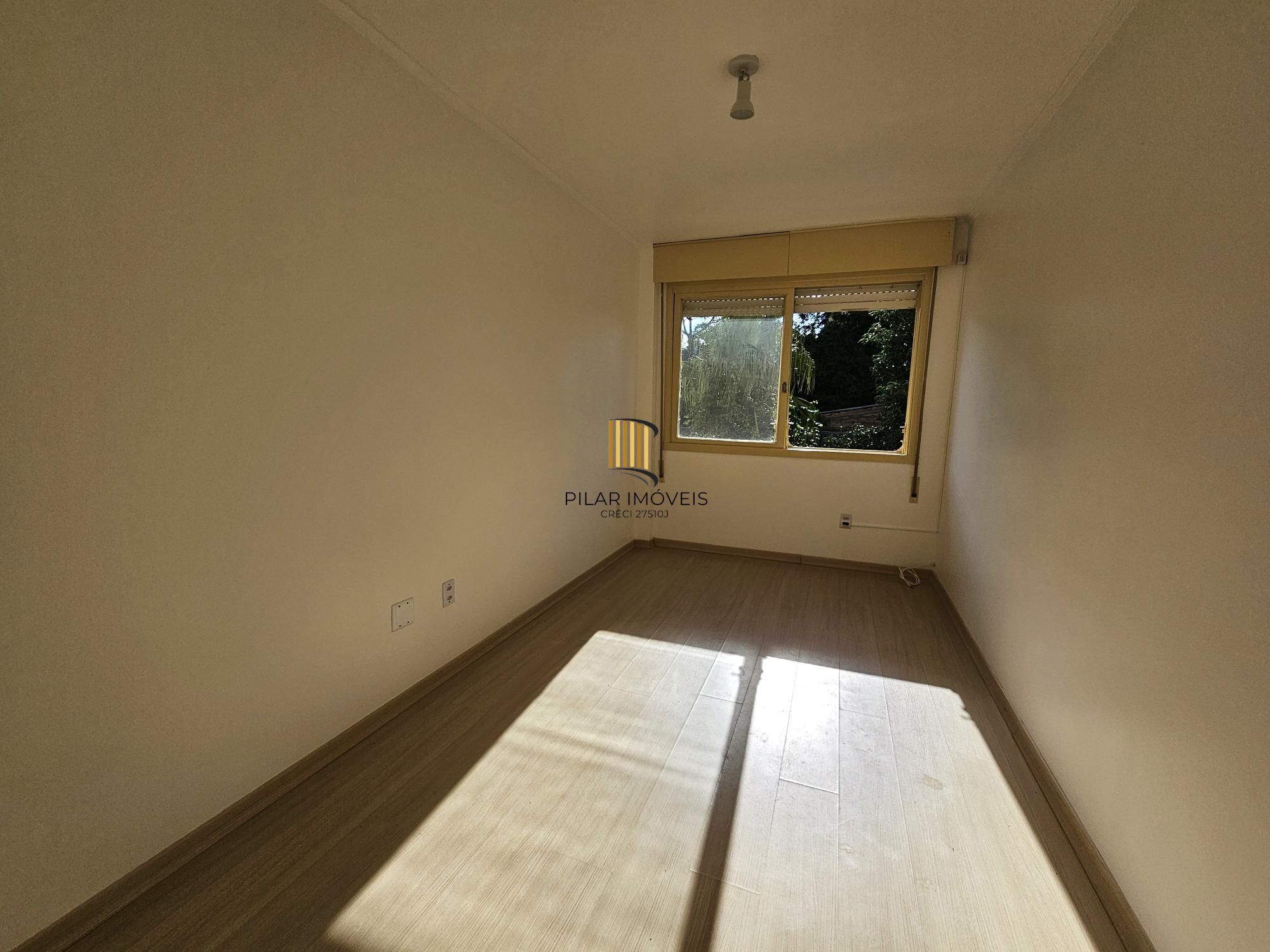 APARTAMENTO ENSOLARADO A POUCOS METROS DO PARQUE MARINHA E DO BEIRA RIO