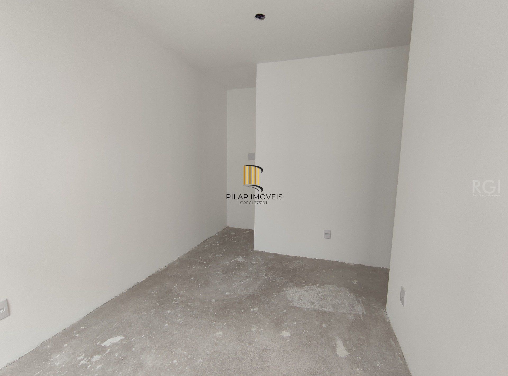 Duplex para Venda - 179.08m², 2 dormitórios, sendo 2 suites, 2 vagas - Petrópolis