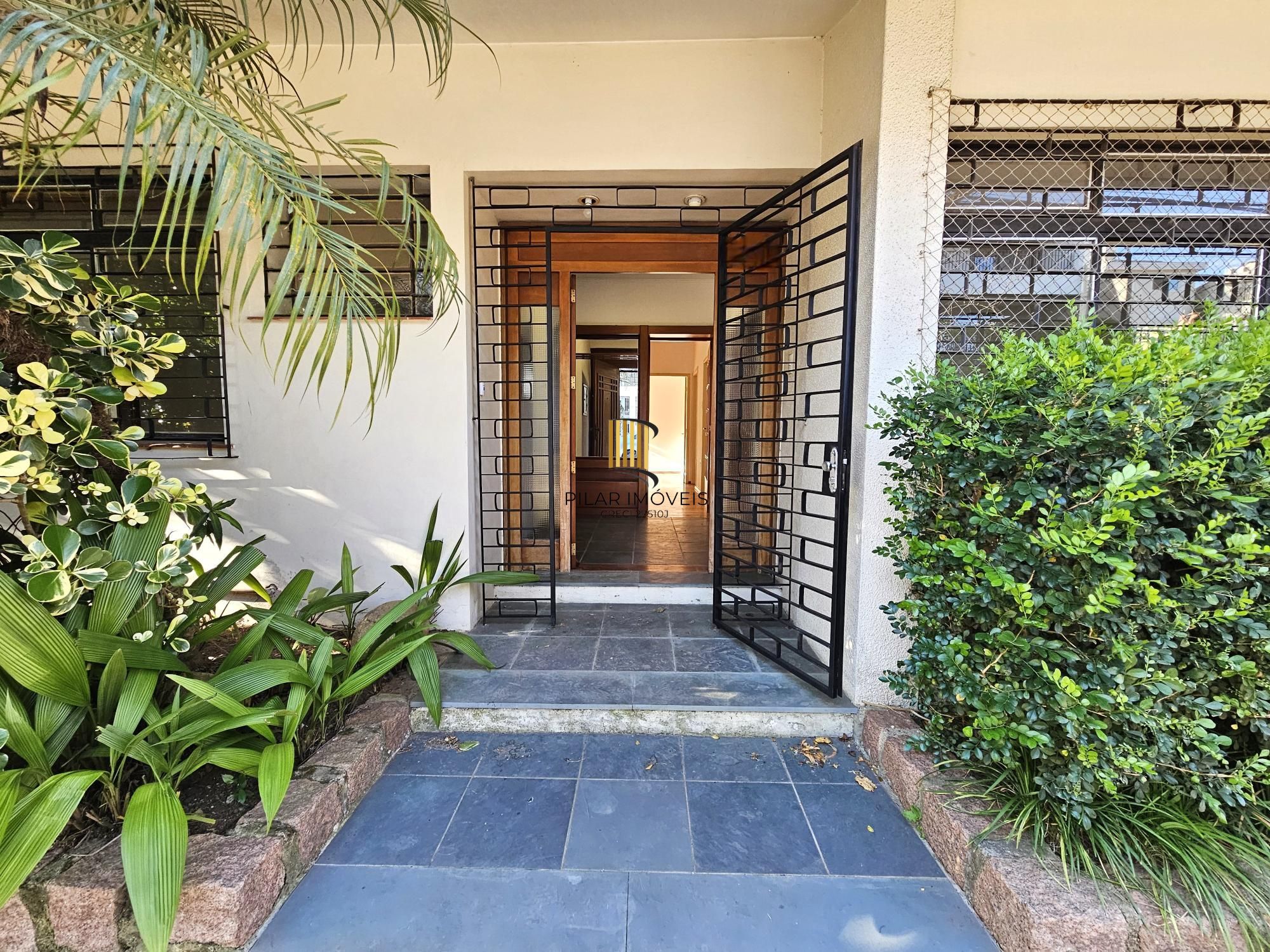 CASA EXCLUSIVA NO BAIRRO TRÊS FIGUEIRAS