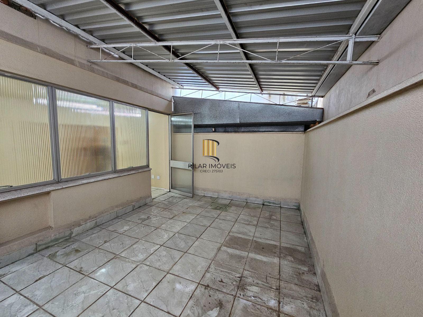Ampla sala comercial na Cristóvão Moinhos de Vento com 53m2