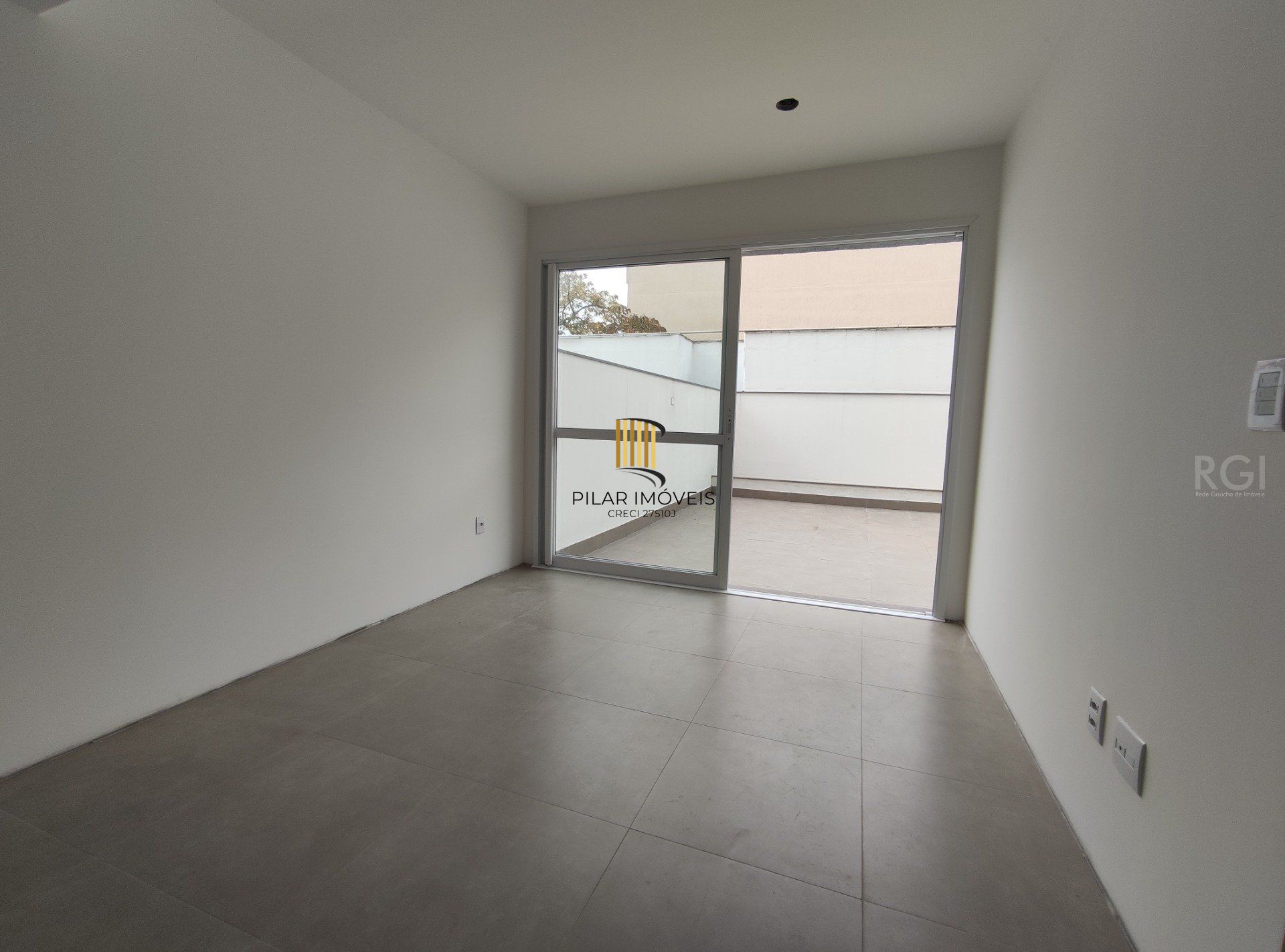 Duplex para Venda - 179.08m², 2 dormitórios, sendo 2 suites, 2 vagas - Petrópolis