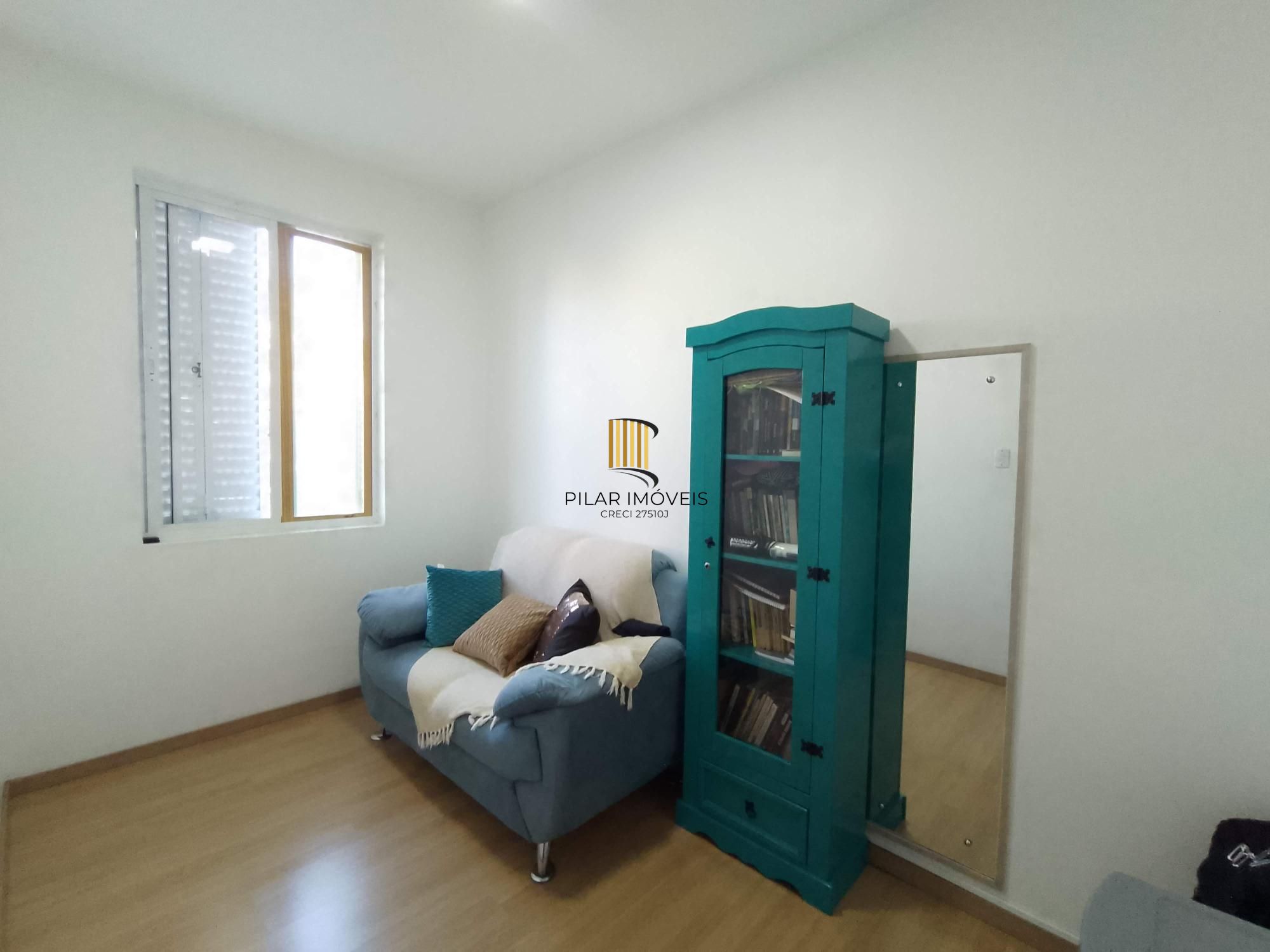 Apartamento 2 dormitórios reformado no Passo D'Areia