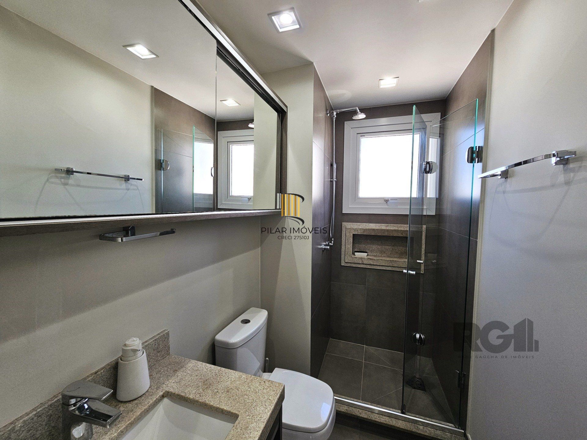 Apartamento para Venda - 67.43m², 2 dormitórios, sendo 1 suites, 2 vagas - Jardim Lindóia