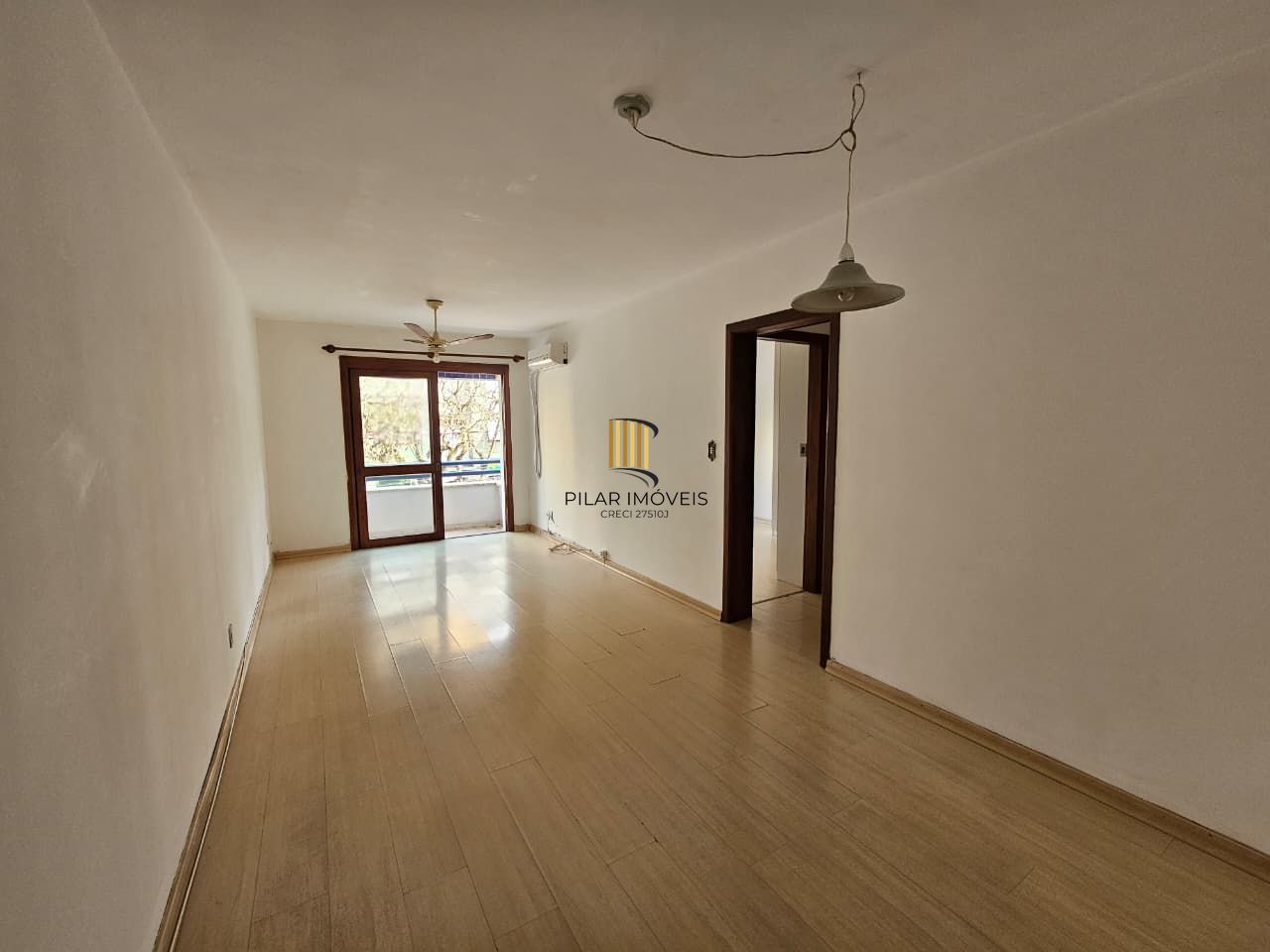 Apartamento 2 dormitórios com sacada e churrasqueira no Bom Fim