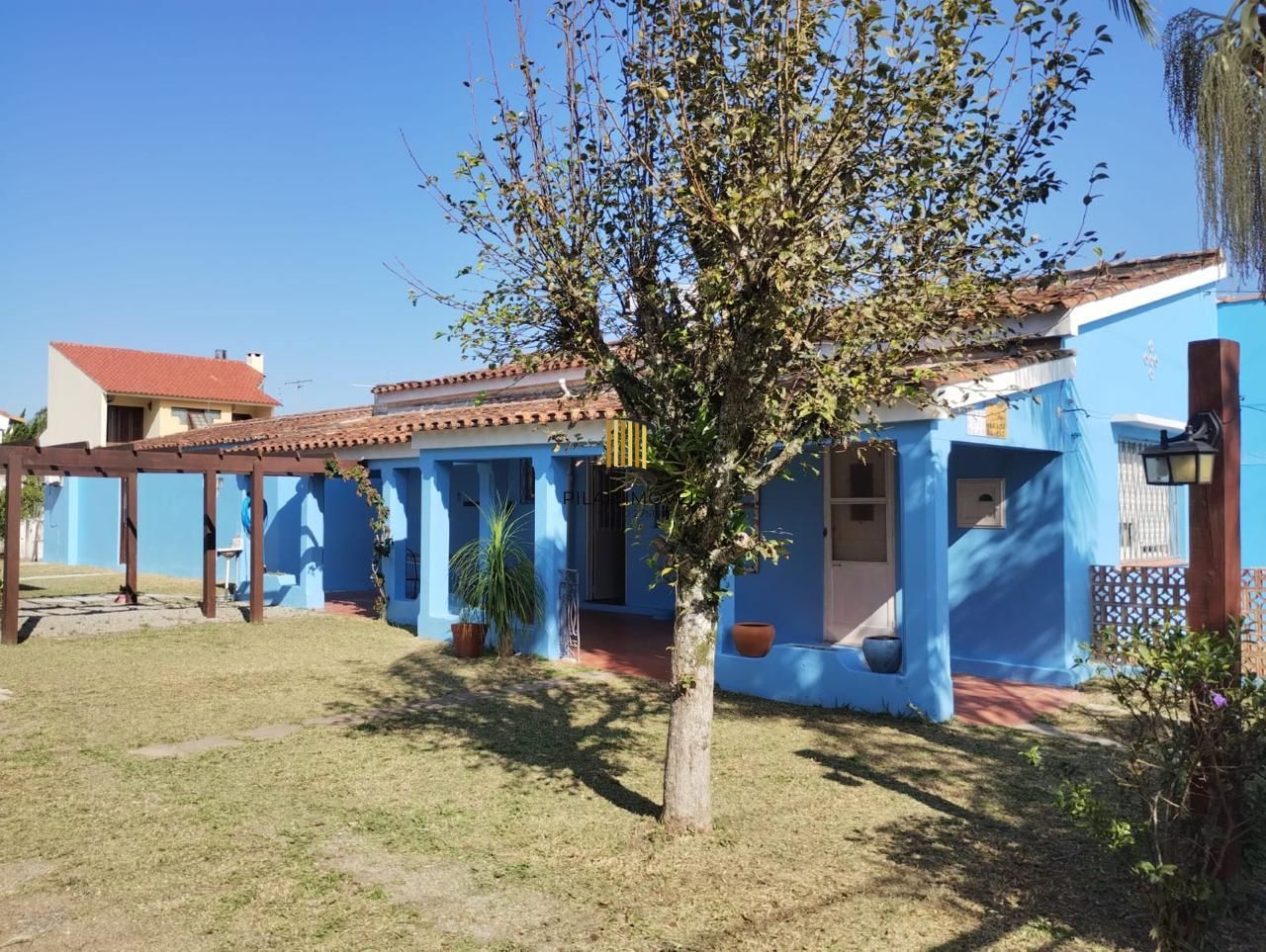 Casa em terreno amplo na Praia do Laranjal, Pelotas 4 quadras da praia