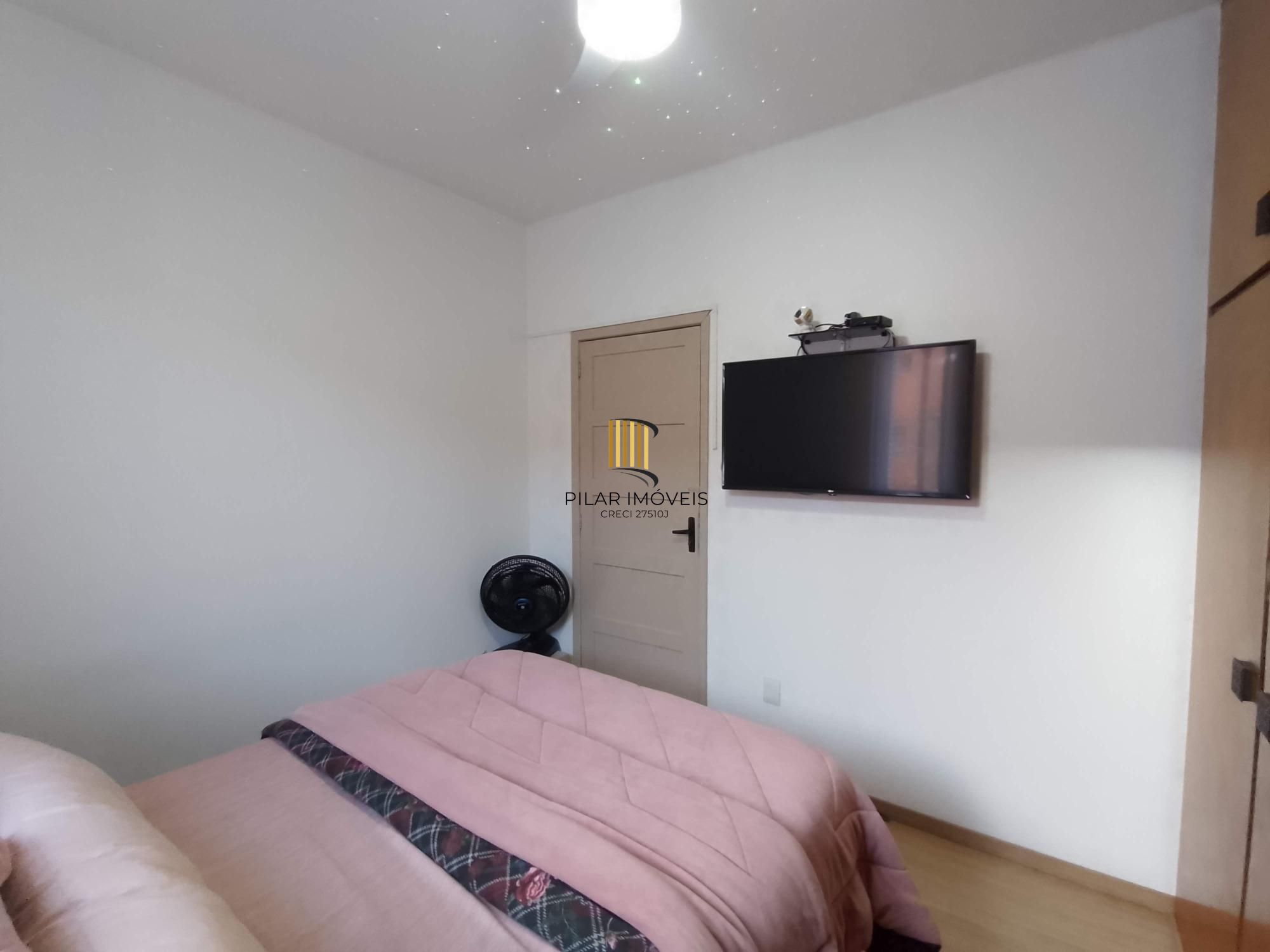 Apartamento 2 dormitórios reformado no Passo D'Areia