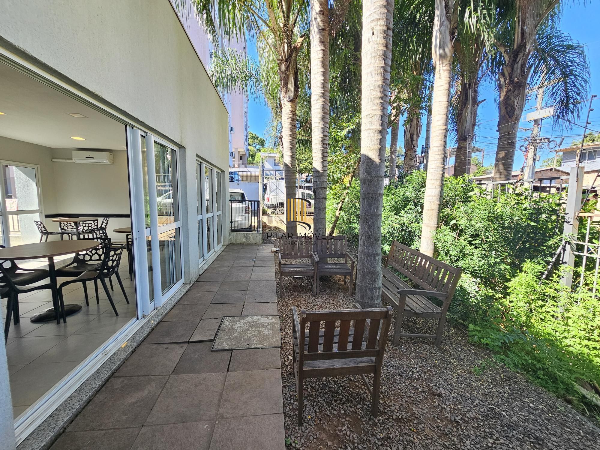 Apartamento 2 dormitórios com vaga e elevador perto da PUC