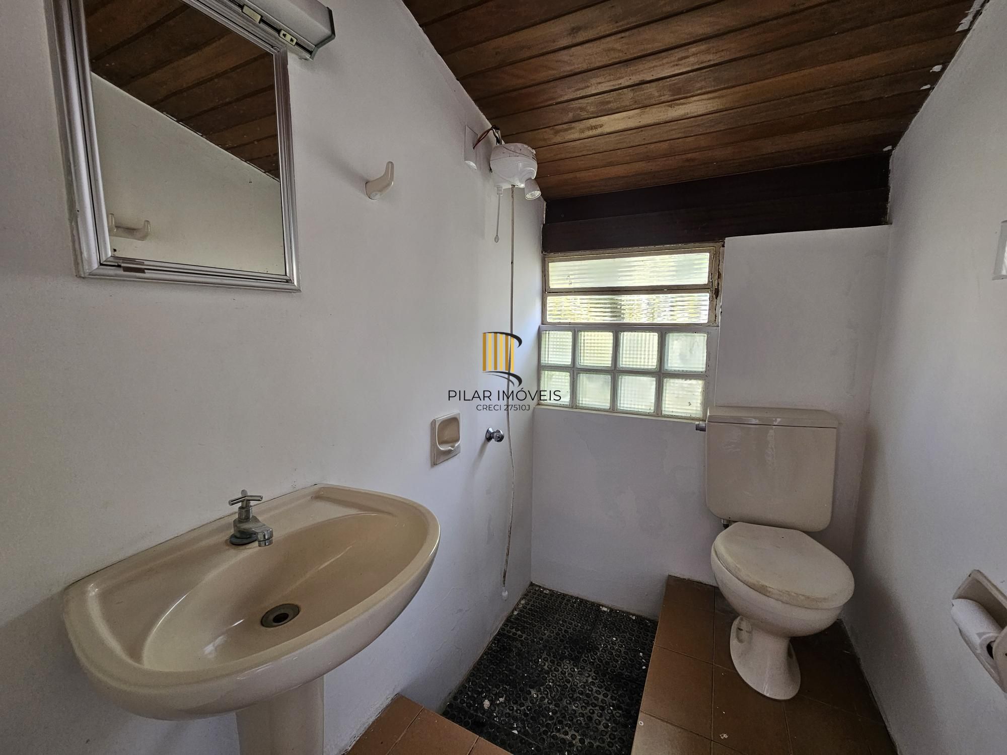 CASA EXCLUSIVA NO BAIRRO TRÊS FIGUEIRAS