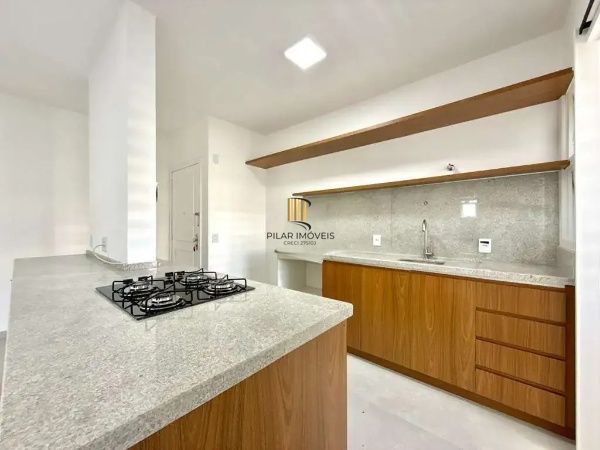 Apartamento 2 dormitórios, sacada com churrasqueira no Cristo Redentor