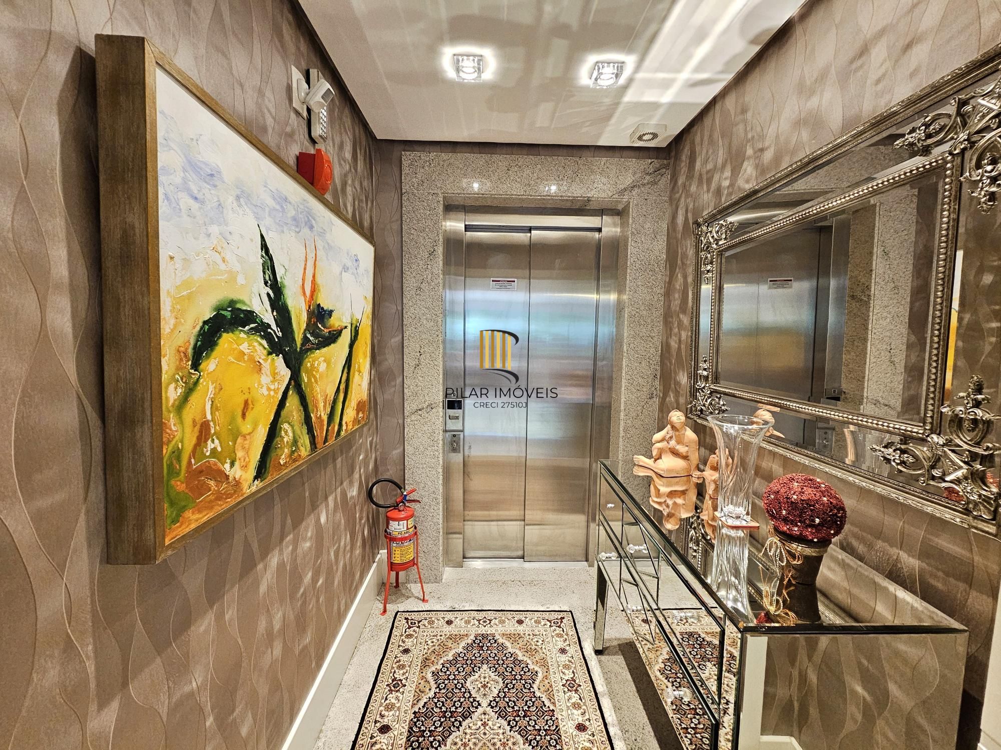 ALTO PADRÃO | BELA VISTA | 3 SUÍTES + 4 VAGAS | MOBILIADO