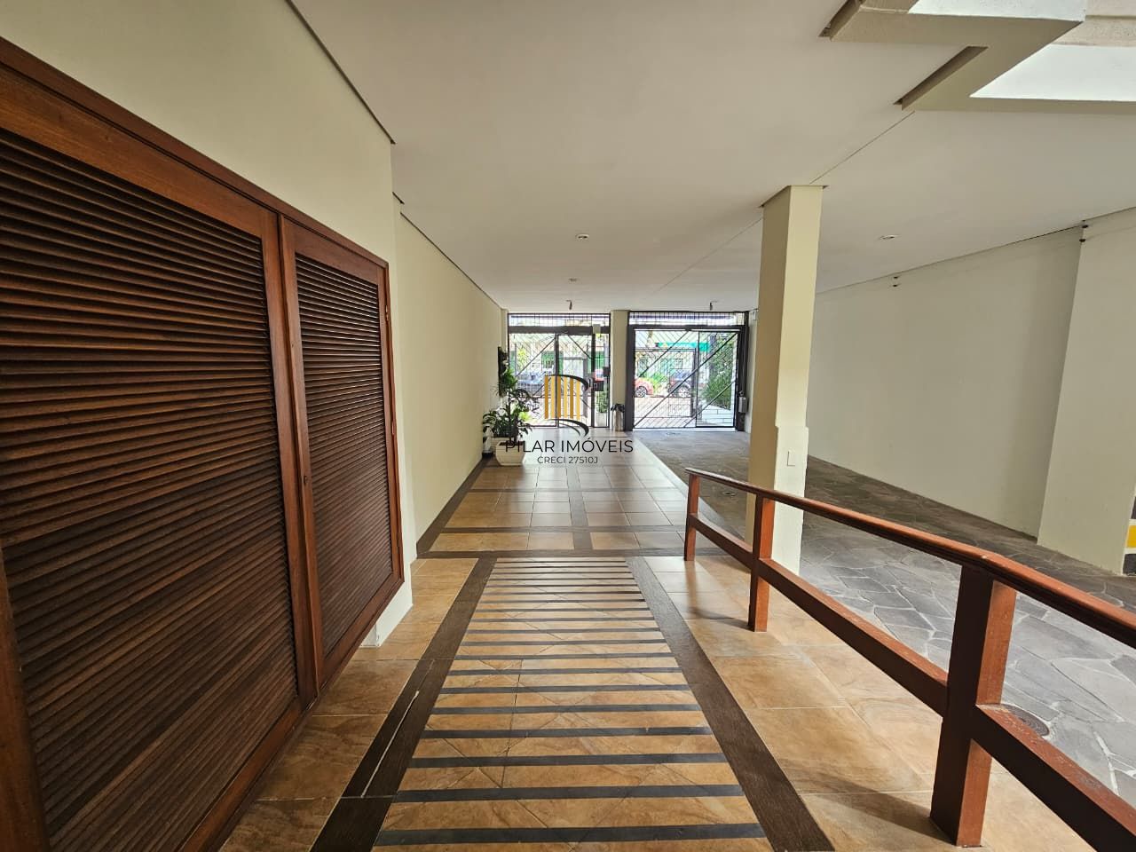 Apartamento 2 dormitórios com sacada e churrasqueira no Bom Fim