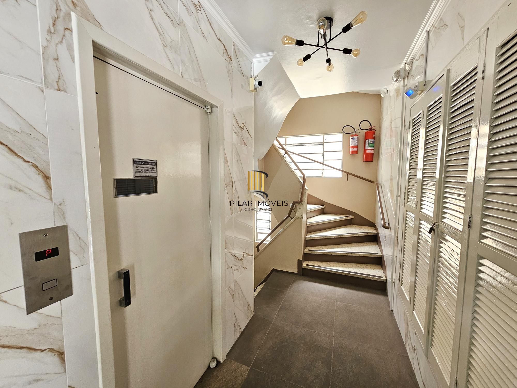 Apartamento 2 dormitórios com elevador na Cristóvão