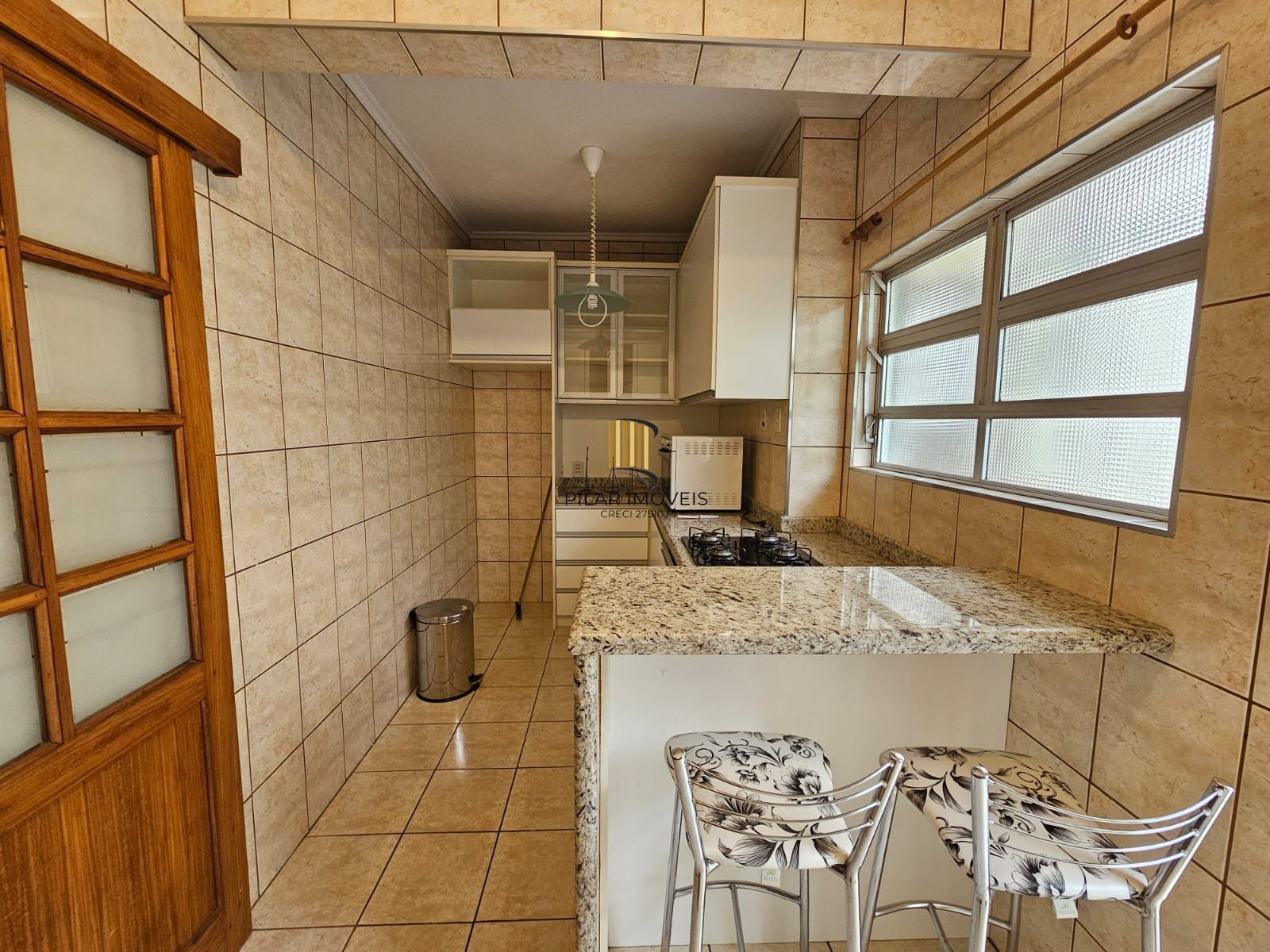 Apartamento 2 dormitórios com sacada a poucos metros da Redenção