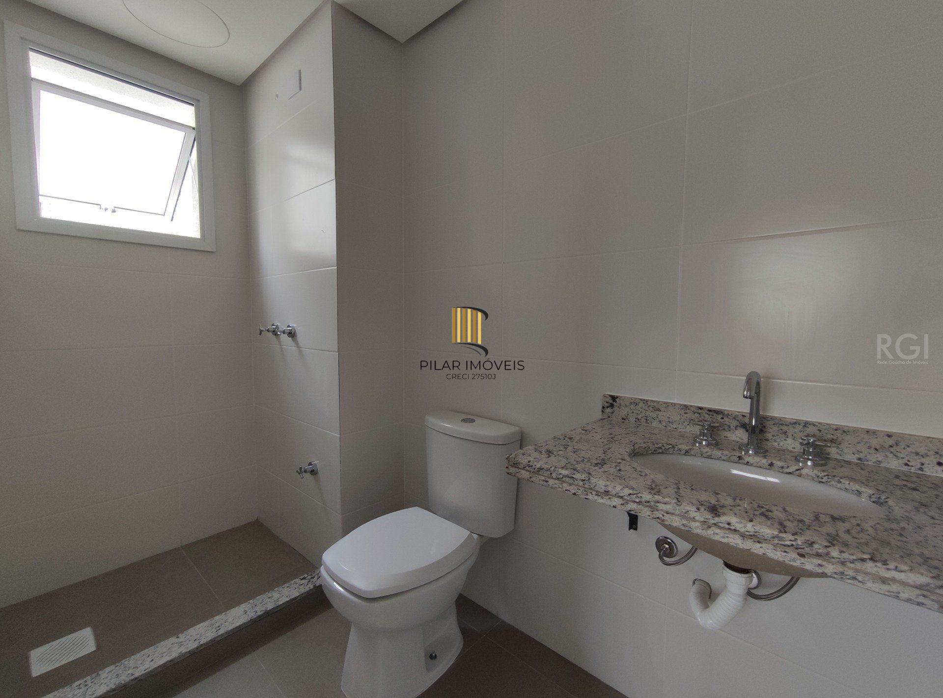 Duplex para Venda - 179.08m², 2 dormitórios, sendo 2 suites, 2 vagas - Petrópolis