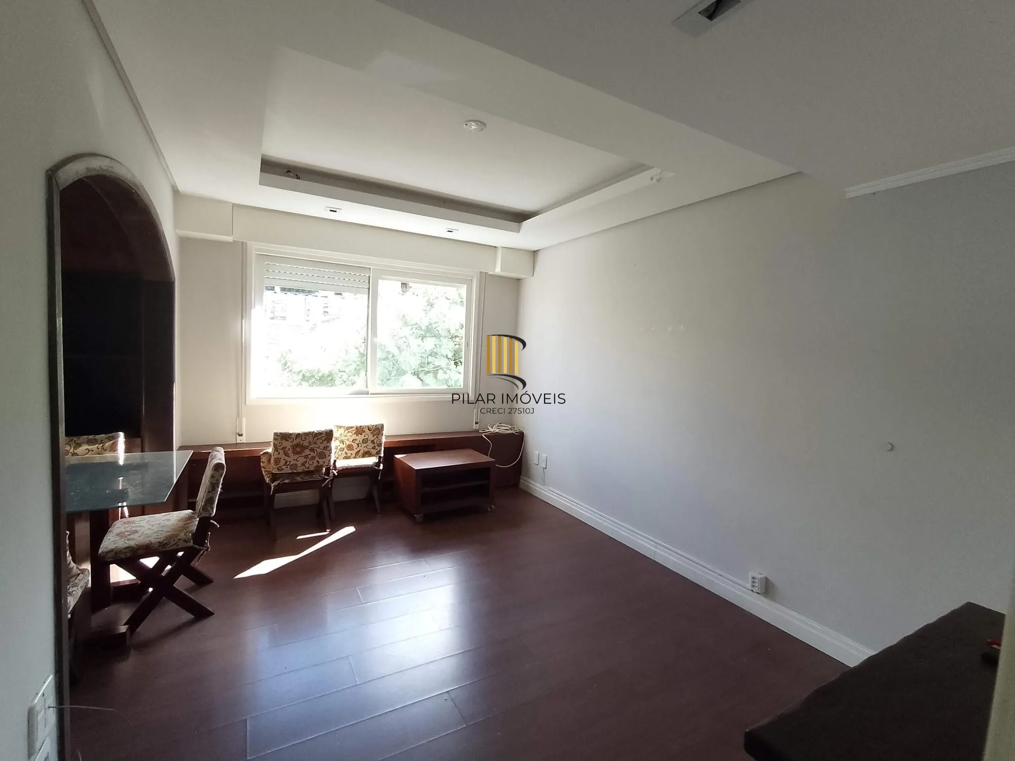 Apartamento 2 dormitórios com sacada e vaga perto da PUC