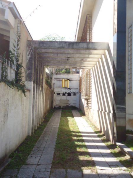 Casa para Venda - 510m², 6 dormitórios, sendo 1 suites, 3 vagas - São João