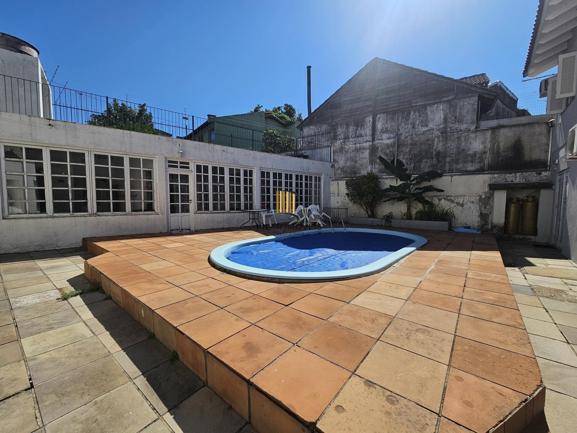 SOBRADO COM 3 SUÍTES + DORMITÓRIOS NO TÉRRREO | PISCINA | E MUITO MAIS - Pilar Imóveis