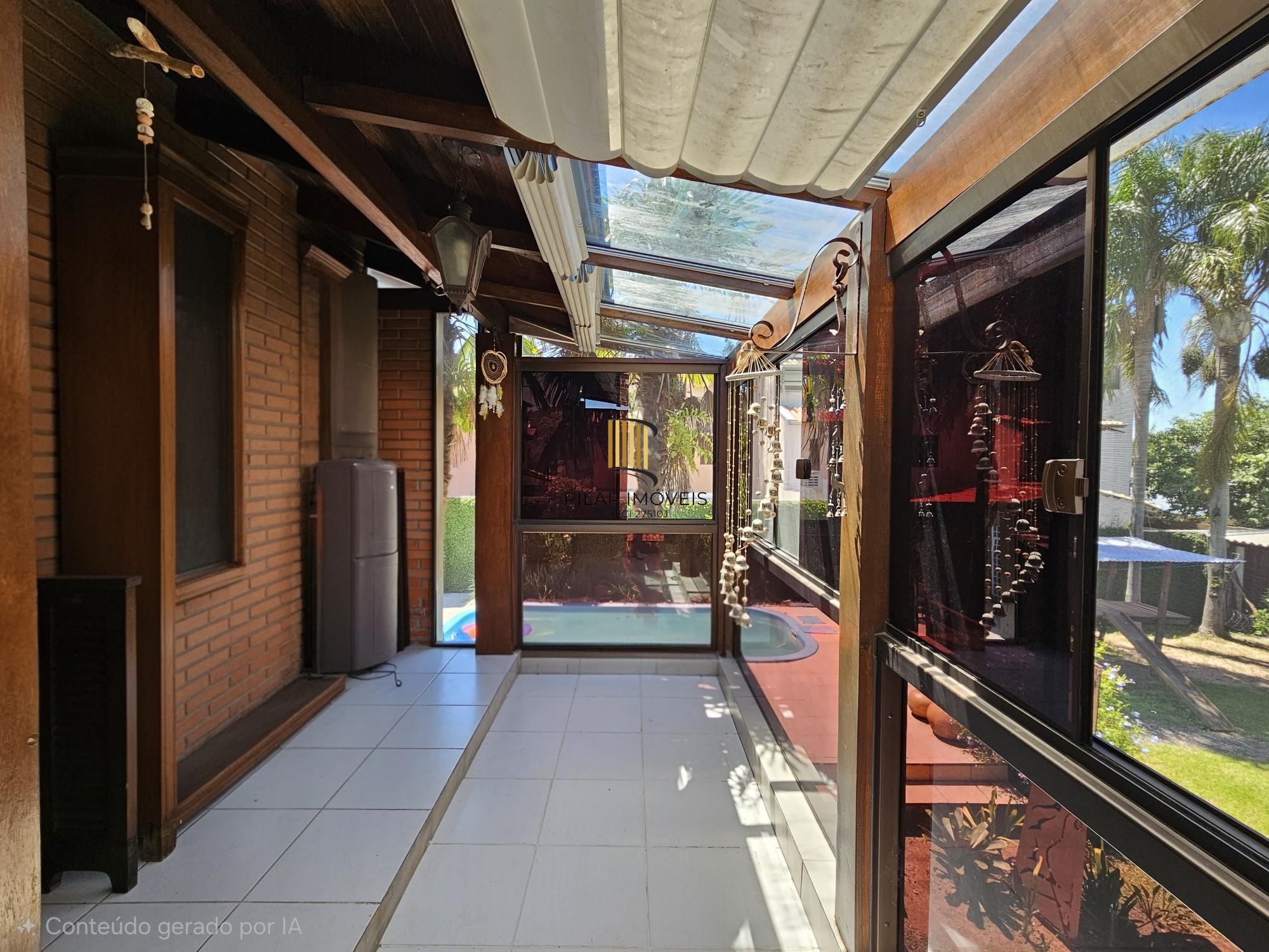 LINDA CASA NO BAIRRO GUARUJÁ - TERRENO COM 22 METROS DE FRENTE