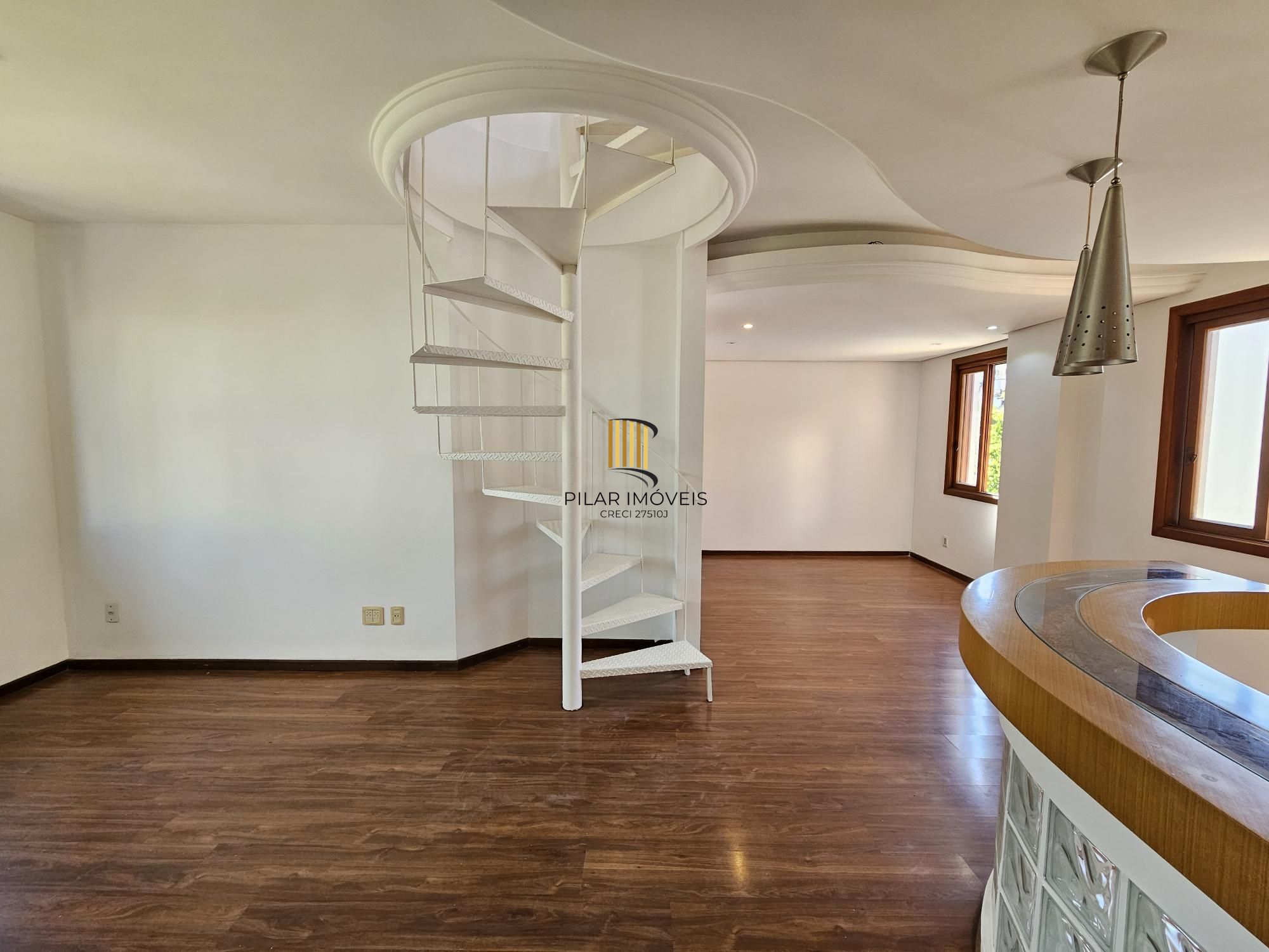 Cobertura 3 dormitórios com vaga no Petrópolis