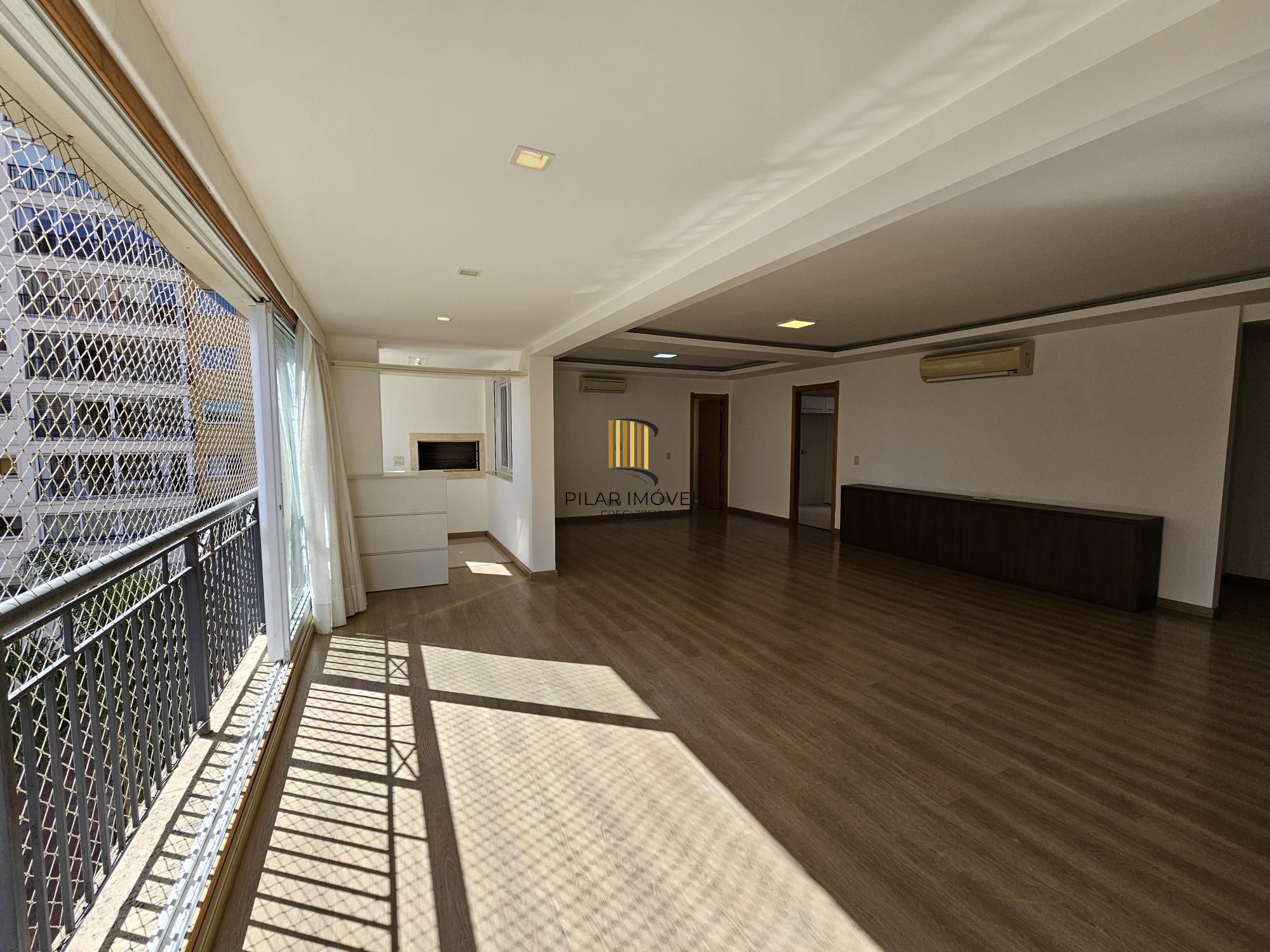 Apartamento 3 suítes na frente do Parque Germânia