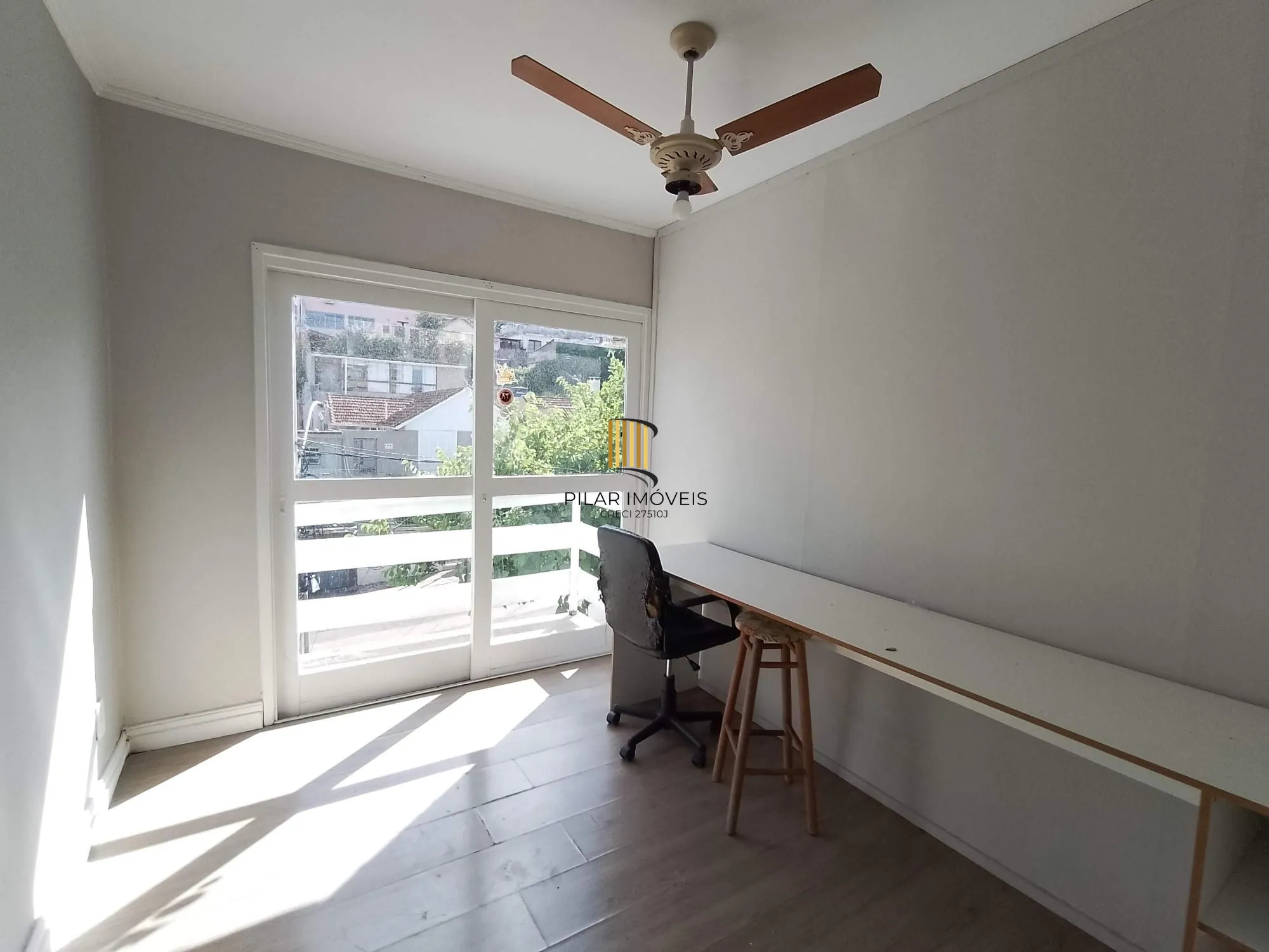 Apartamento 2 dormitórios com sacada e vaga perto da PUC