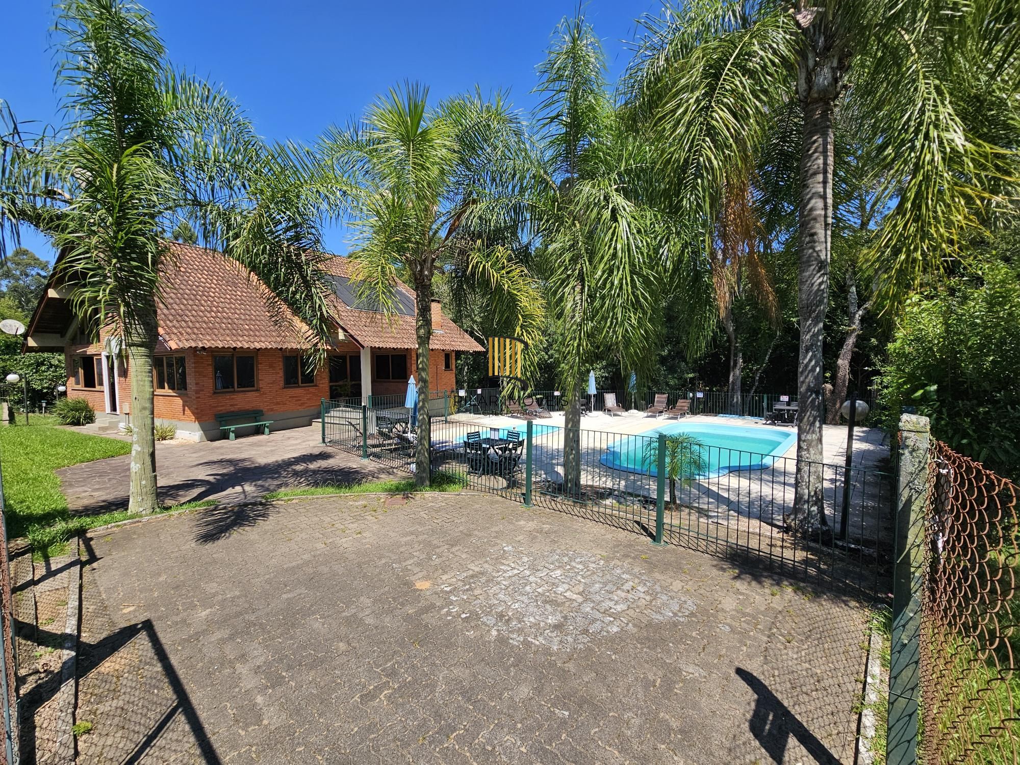 CASA EM CONDOMÍNIO NA AVENIDA PROTÁSIO ALVES