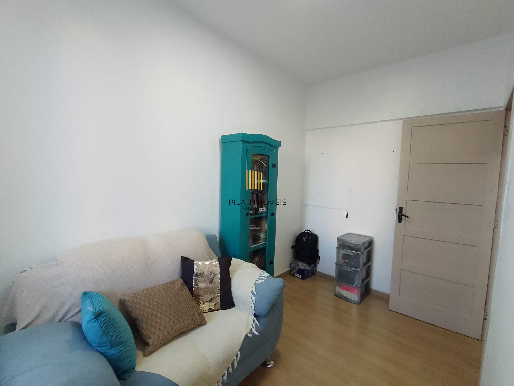 Apartamento 2 dormitórios reformado no Passo D'Areia
