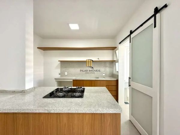 Apartamento 2 dormitórios, sacada com churrasqueira no Cristo Redentor