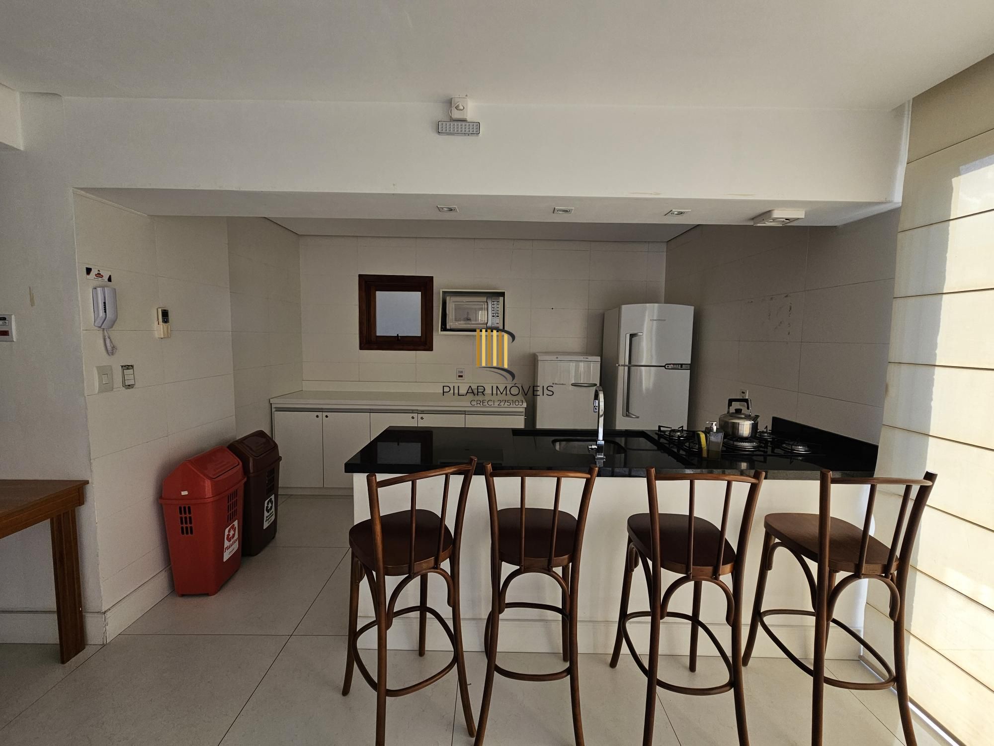 Apartamento 2 dormitórios, sacada com churrasqueira no Cristo Redentor
