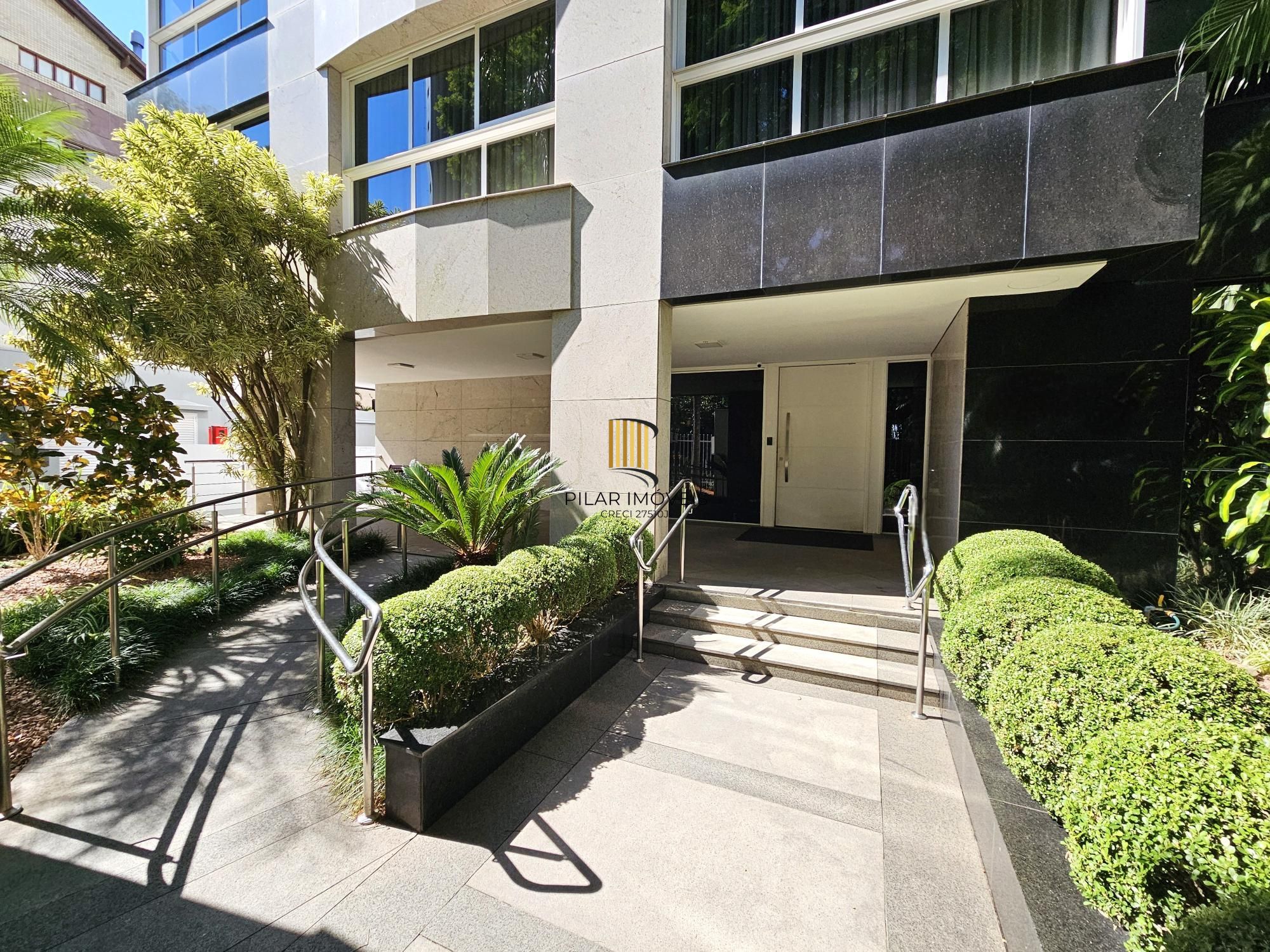 ALTO PADRÃO | BELA VISTA | 3 SUÍTES + 4 VAGAS | MOBILIADO