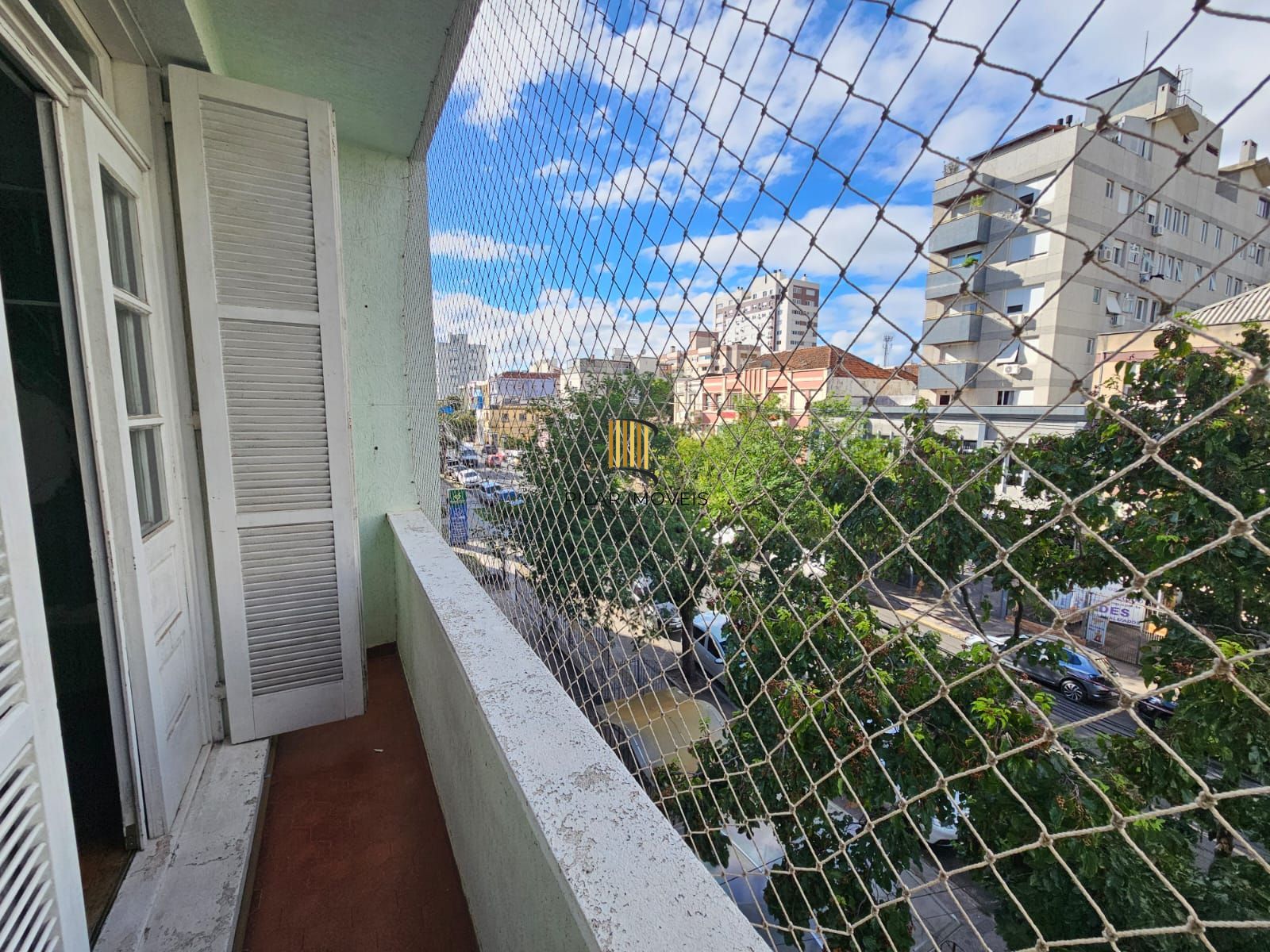 Apartamento 2 dormitórios com sacada a poucos metros da Redenção