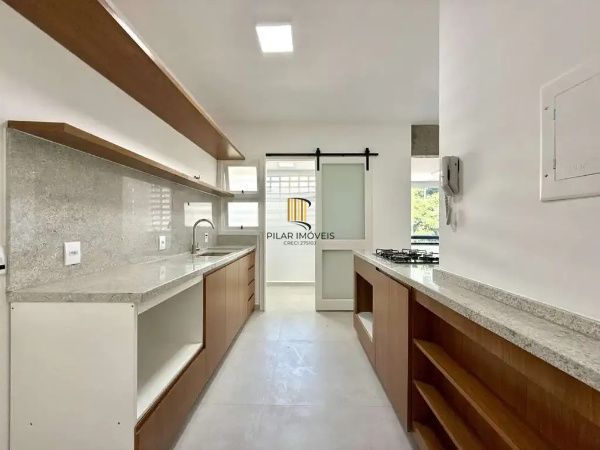 Apartamento 2 dormitórios, sacada com churrasqueira no Cristo Redentor